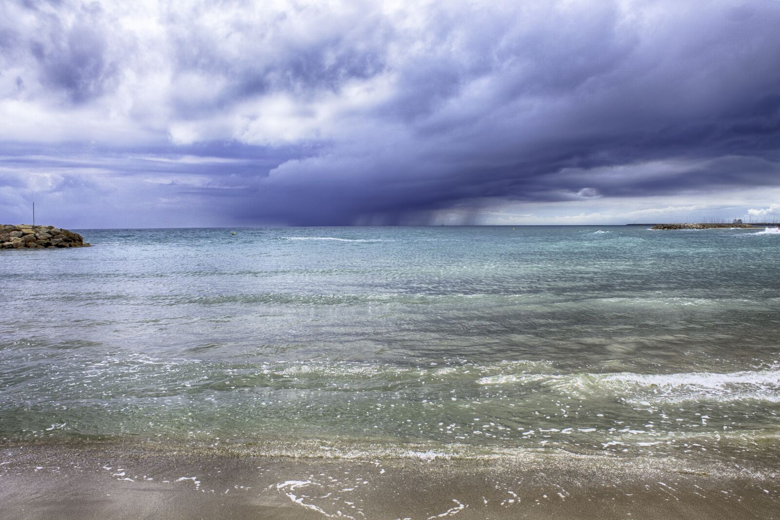 Canon EOS 1100D (EOS Rebel T3 / EOS Kiss X50) sample photo. Storm, sea, beach photography