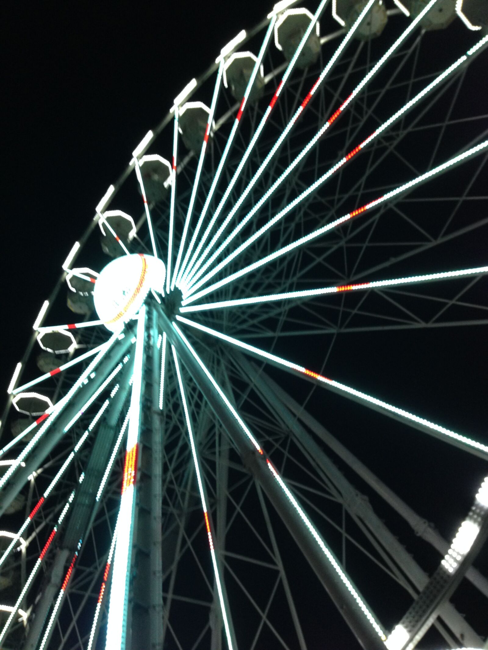 iPhone 5 back camera 4.12mm f/2.4 sample photo. Ferris wheel, hustle and photography