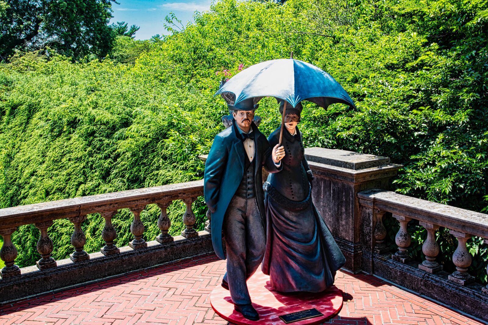 Nikon D750 sample photo. Statues, balcony, stroll photography