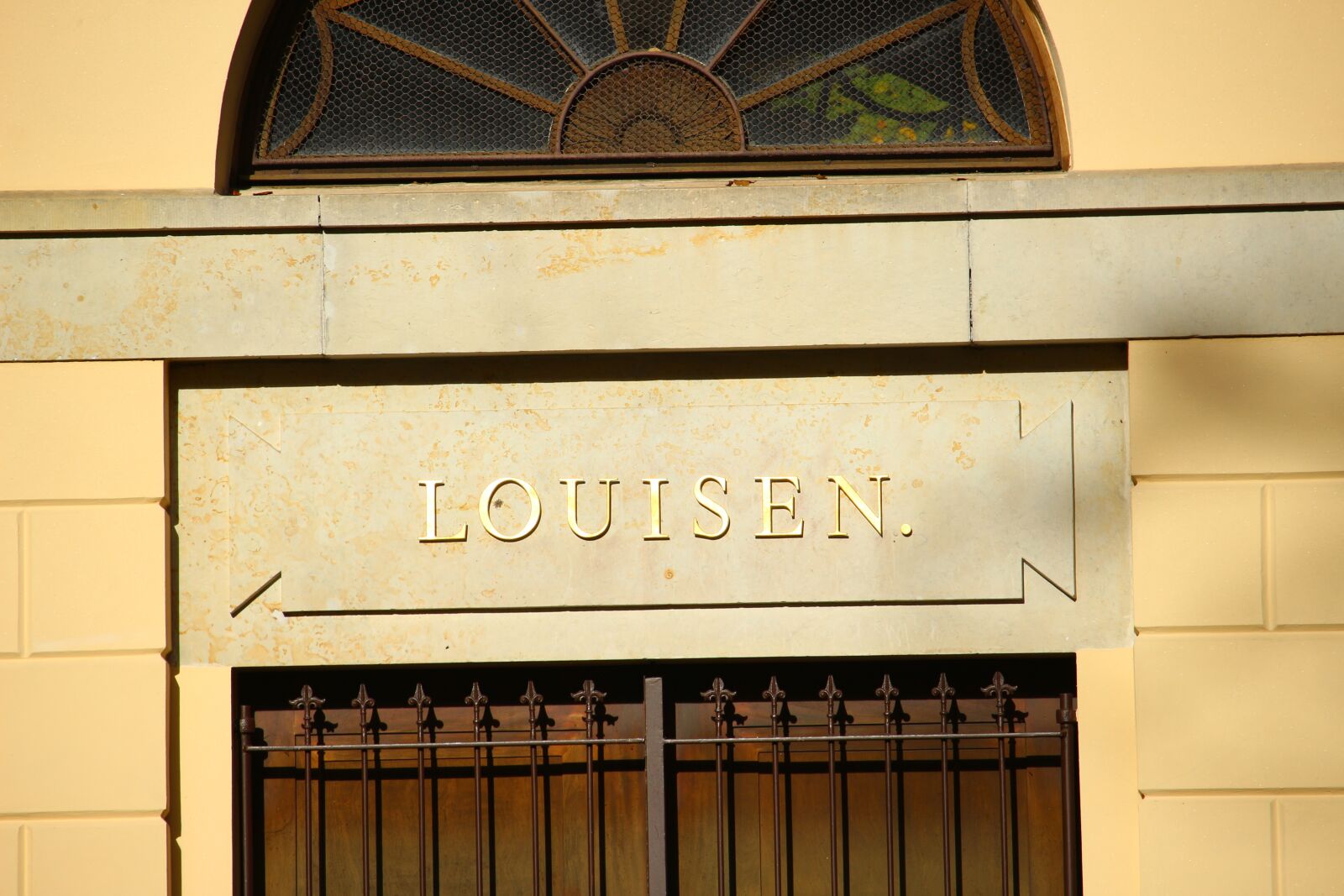 Canon EOS 100D (EOS Rebel SL1 / EOS Kiss X7) sample photo. Building, louise mausoleum, mausoleum photography