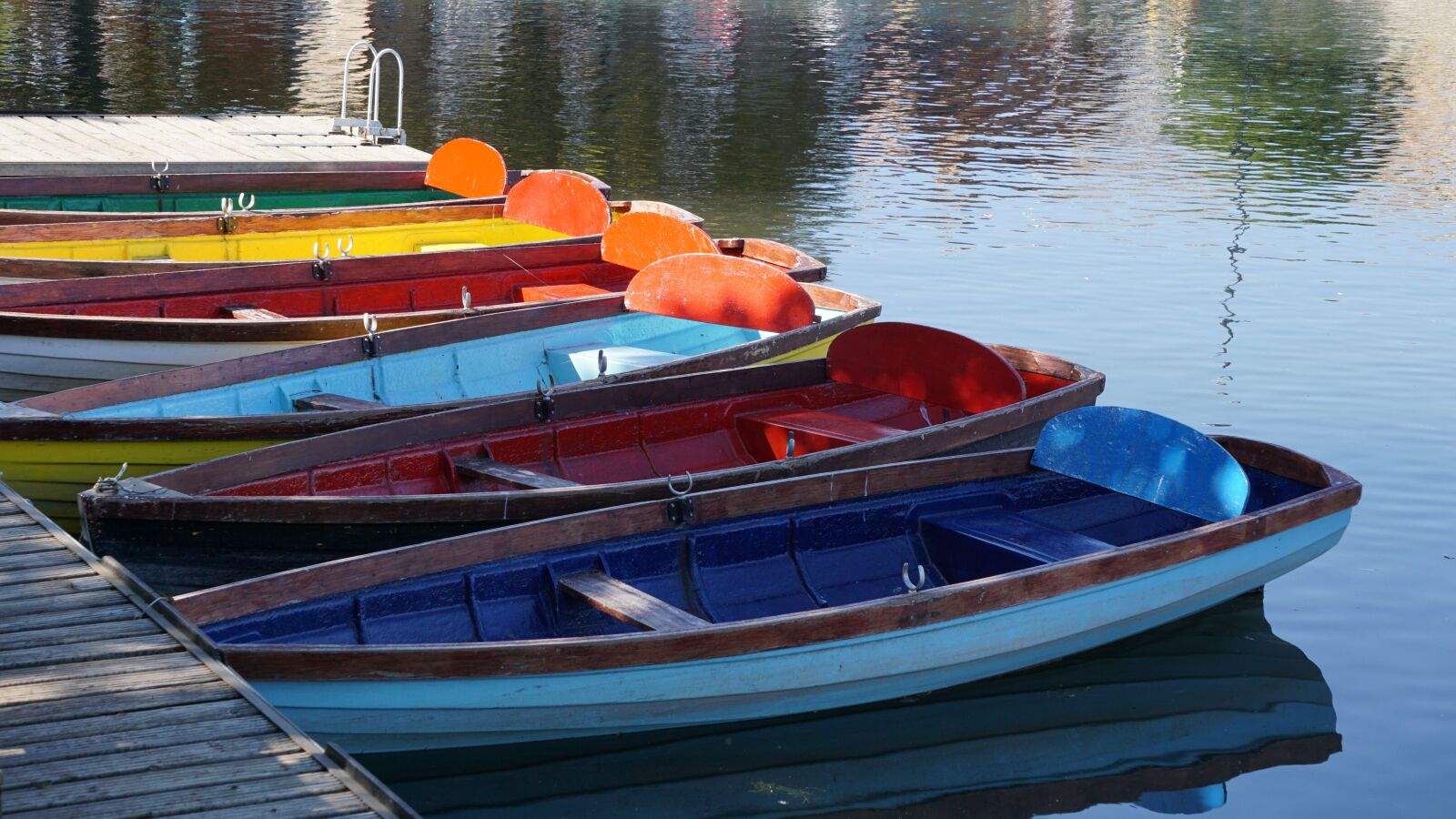 Sony E 55-210mm F4.5-6.3 OSS sample photo. Colourful, boats, row boats photography