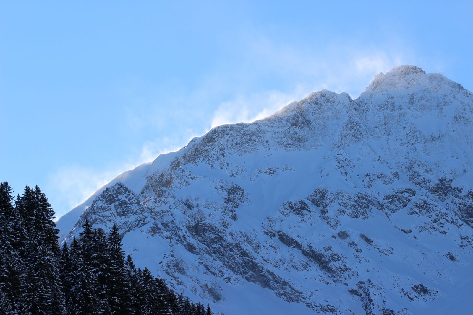 Canon EOS 1200D (EOS Rebel T5 / EOS Kiss X70 / EOS Hi) sample photo. Mountain, snow, rau photography
