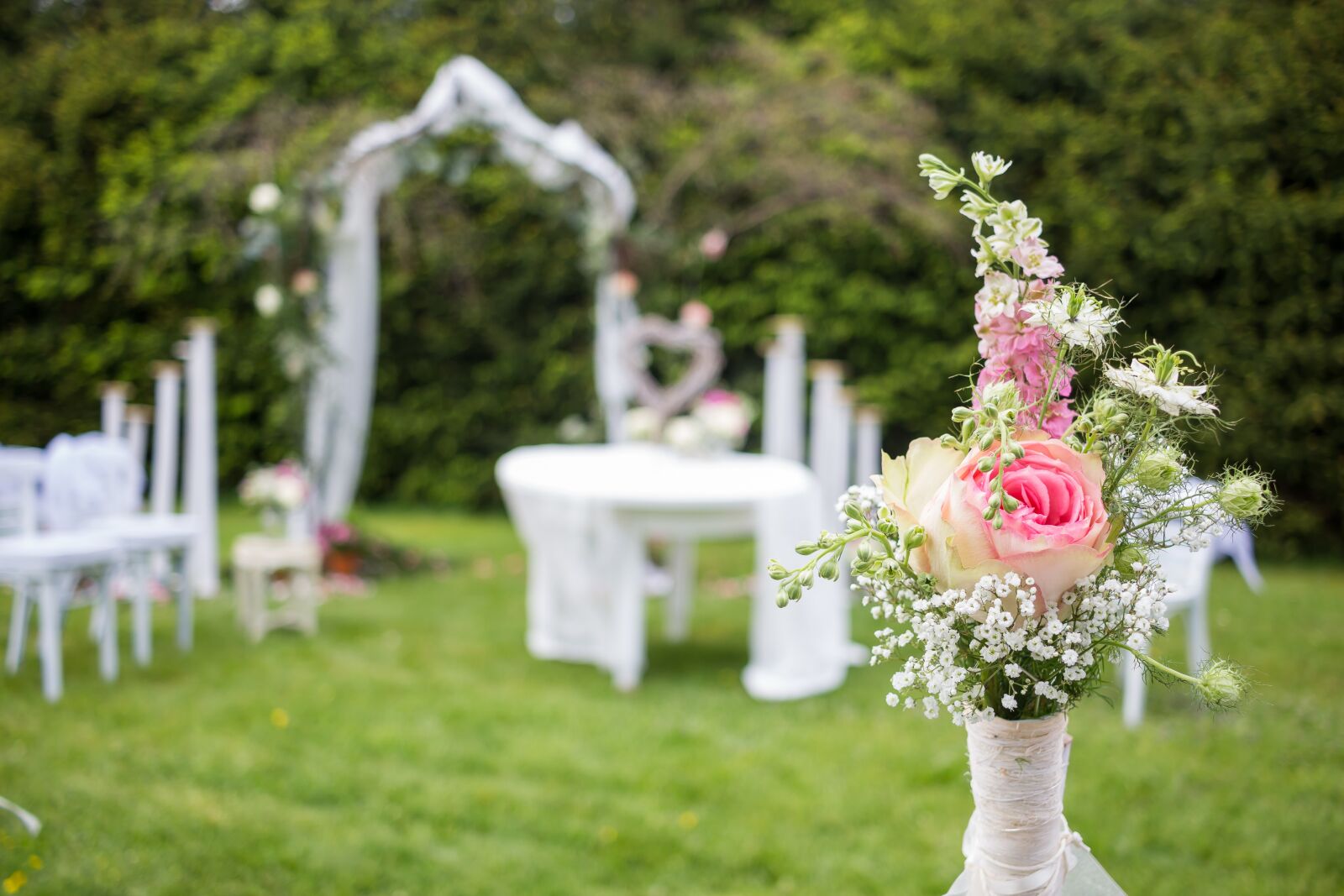 Canon EF-S 24mm F2.8 STM sample photo. Wedding, flowers, roses photography