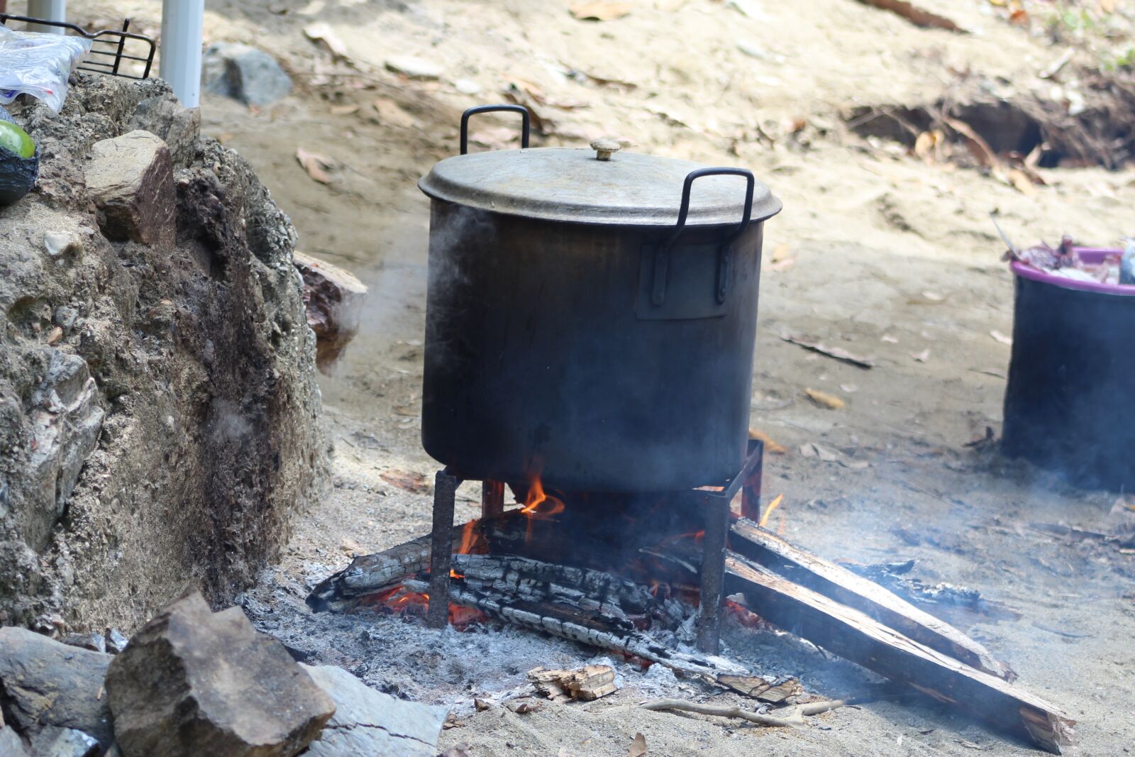 Canon EOS 1300D (EOS Rebel T6 / EOS Kiss X80) sample photo. Cooking pot, river, fire photography