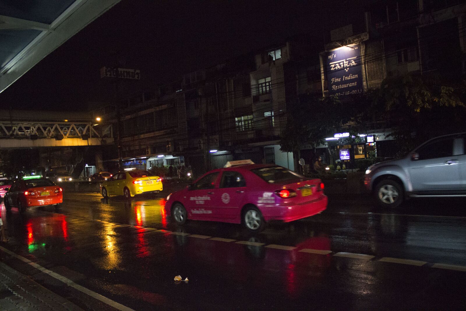 Canon EOS 600D (Rebel EOS T3i / EOS Kiss X5) sample photo. Thailand, night, lively photography