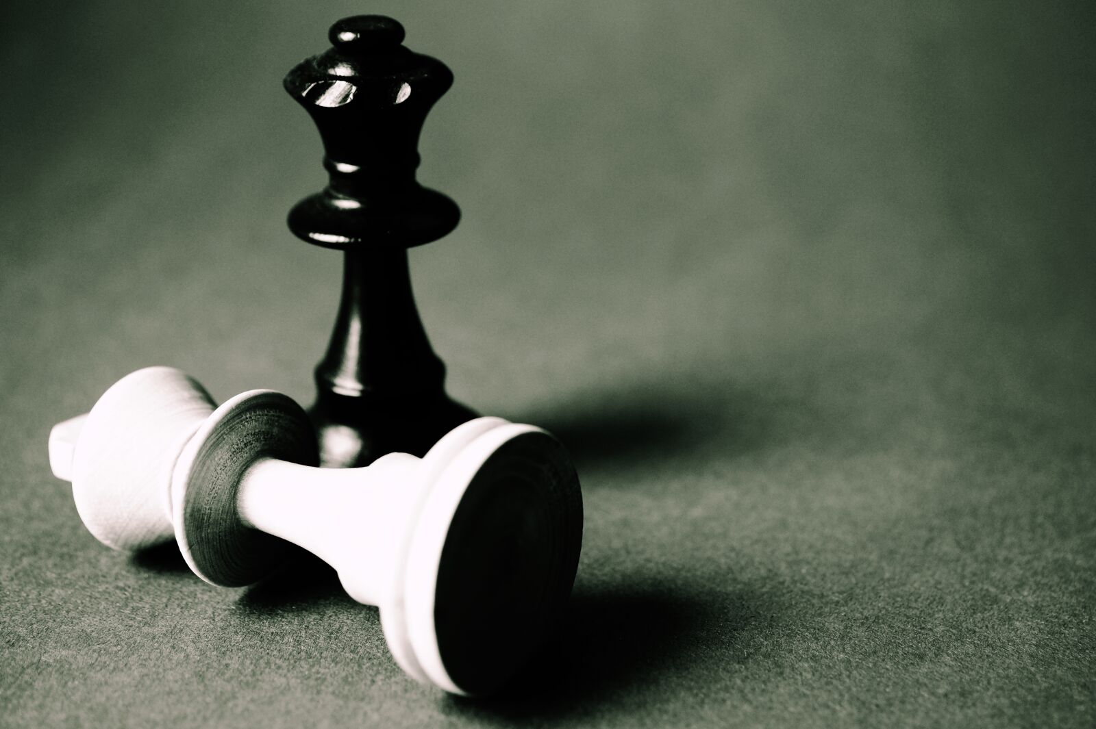 Sony SLT-A58 + Sony DT 30mm F2.8 Macro SAM sample photo. Black, queen, chess, piece photography