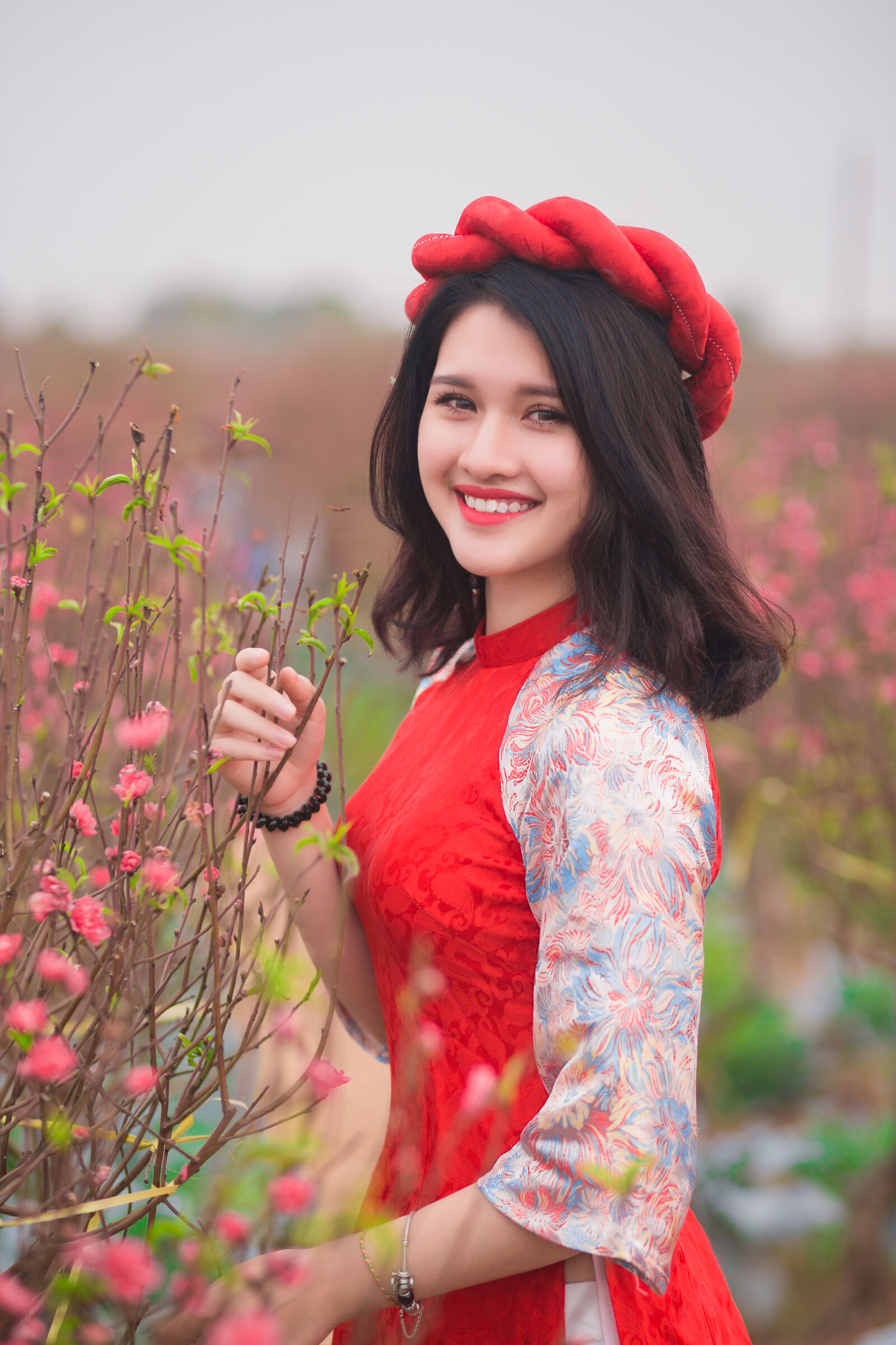 Canon EF 85mm F1.8 USM sample photo. Blossom, girl, smiling, vietnamese photography