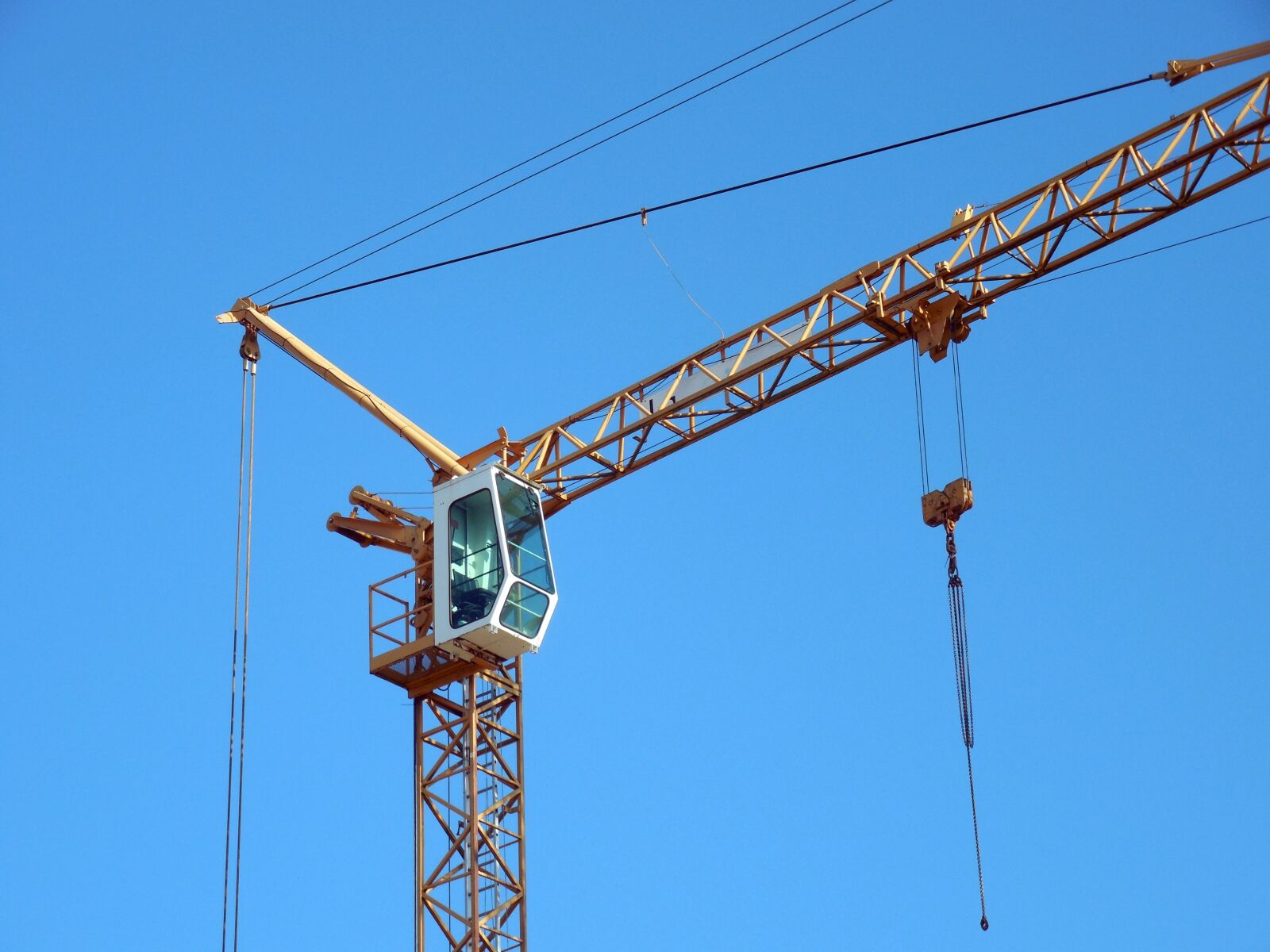 Nikon COOLPIX L620 sample photo. Crane, driver's cab, cabin photography