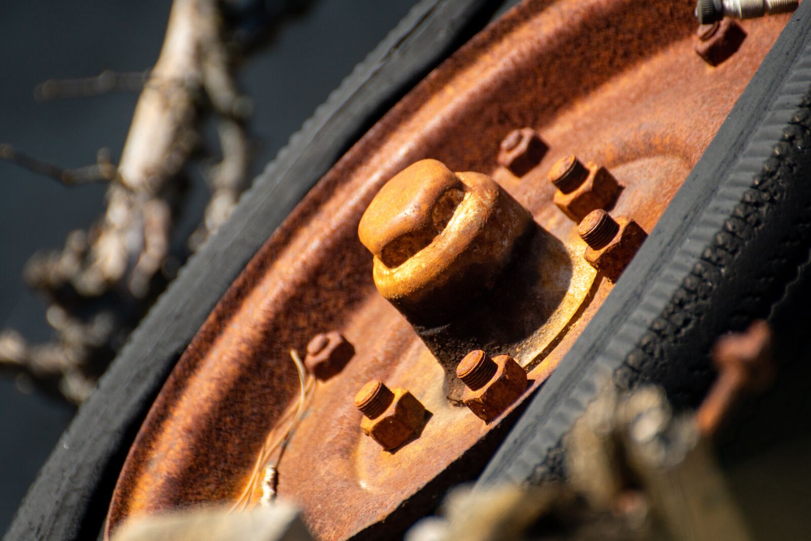 Sony a6500 + Sony DT 50mm F1.8 SAM sample photo. Old wheel, oxide, rust photography