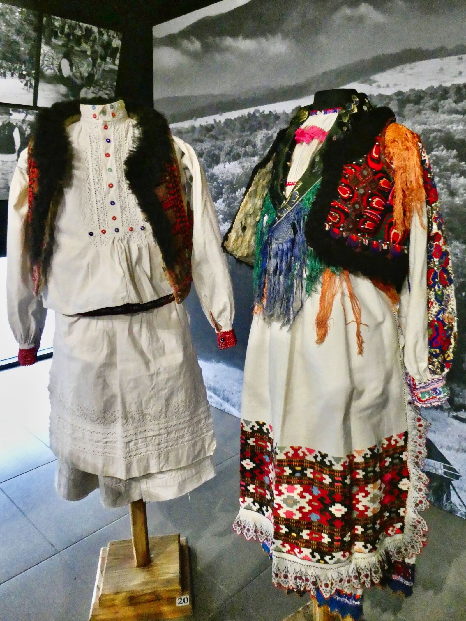 Panasonic Lumix DC-ZS70 (Lumix DC-TZ90) sample photo. Dress, traditional, culture photography