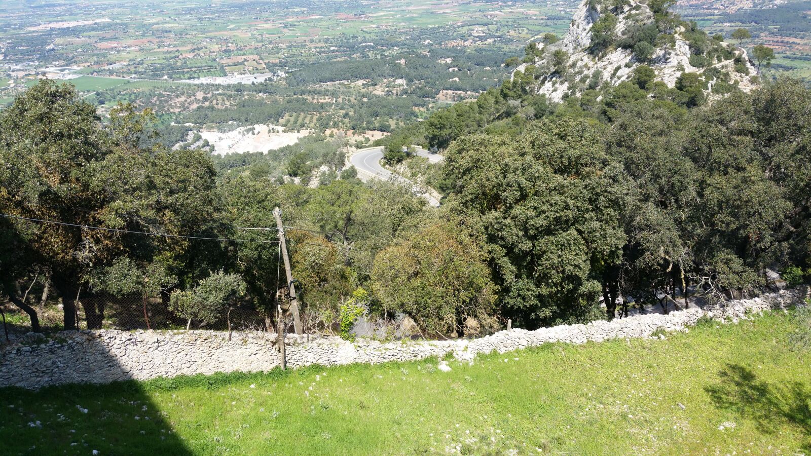 Samsung Galaxy S5 LTE-A sample photo. Mallorca, rock, monastery photography