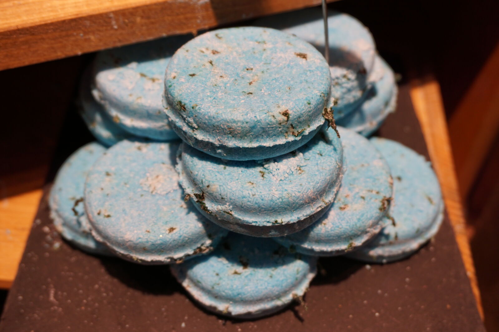 Sony E 16-50mm F3.5-5.6 PZ OSS sample photo. Gift, macarons, soap, sweet photography