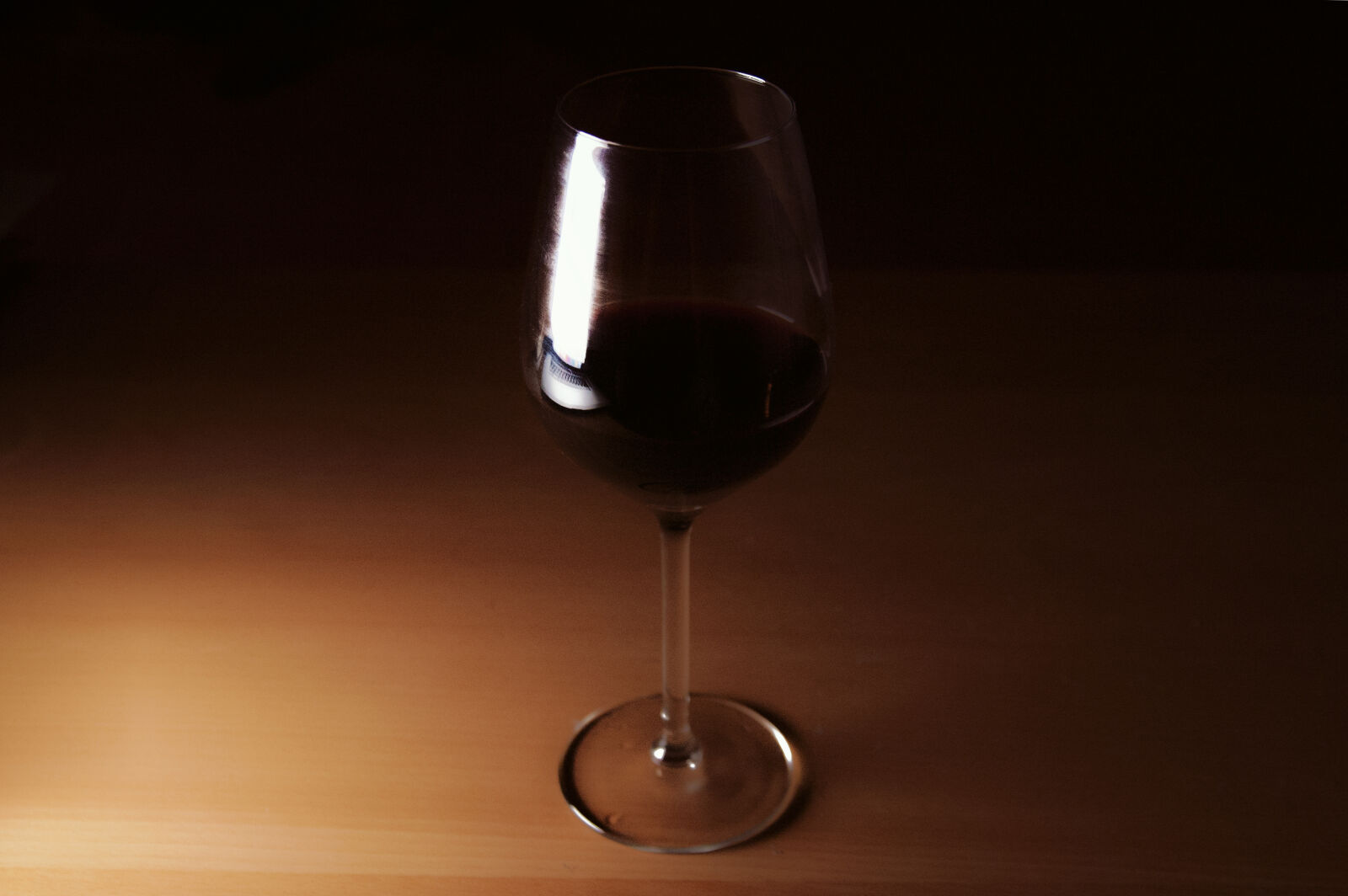 KONICA MINOLTA DYNAX 7D sample photo. Chillout, glass, macbook, night photography