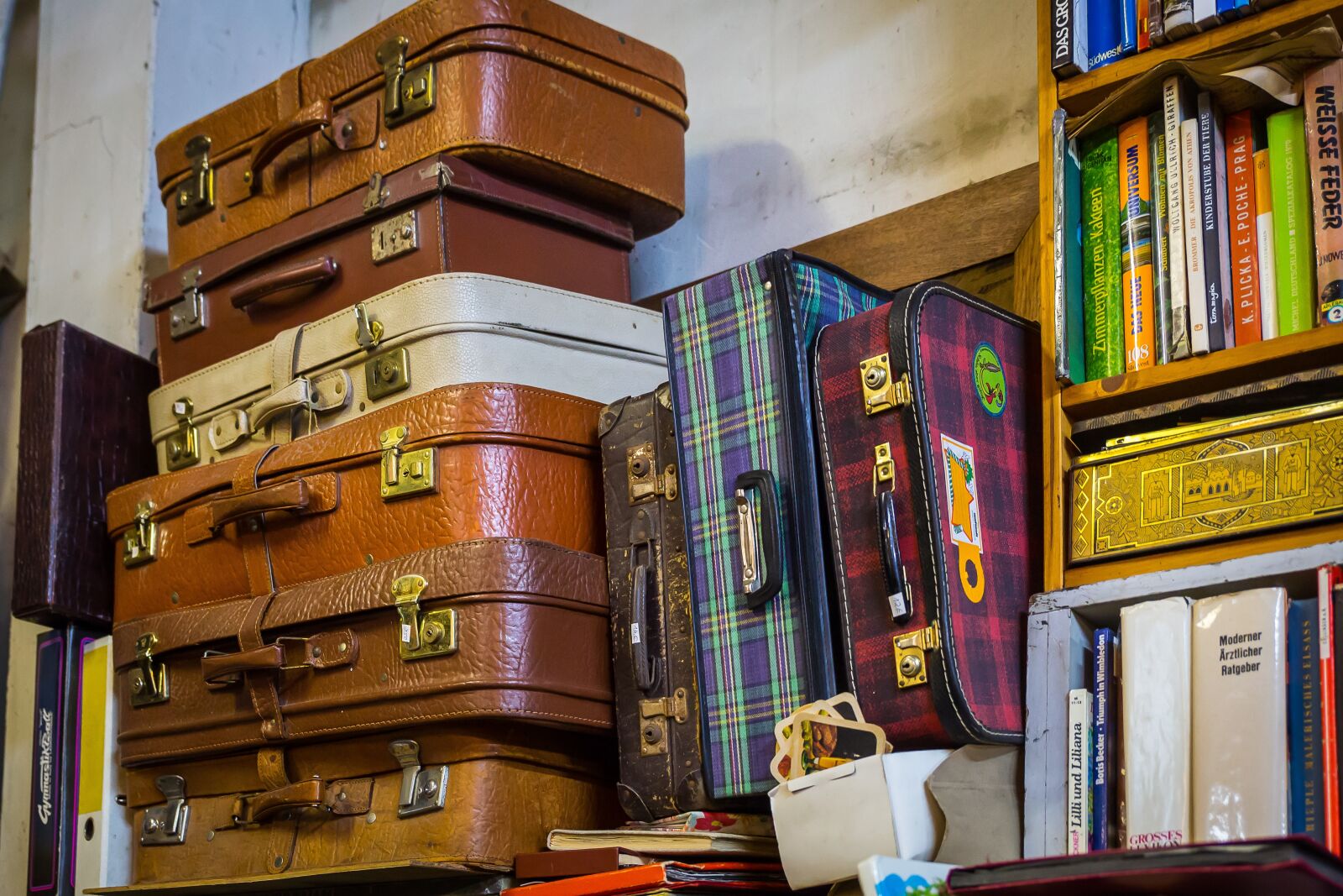 Canon EOS 5D Mark III sample photo. Luggage, packaging, go away photography