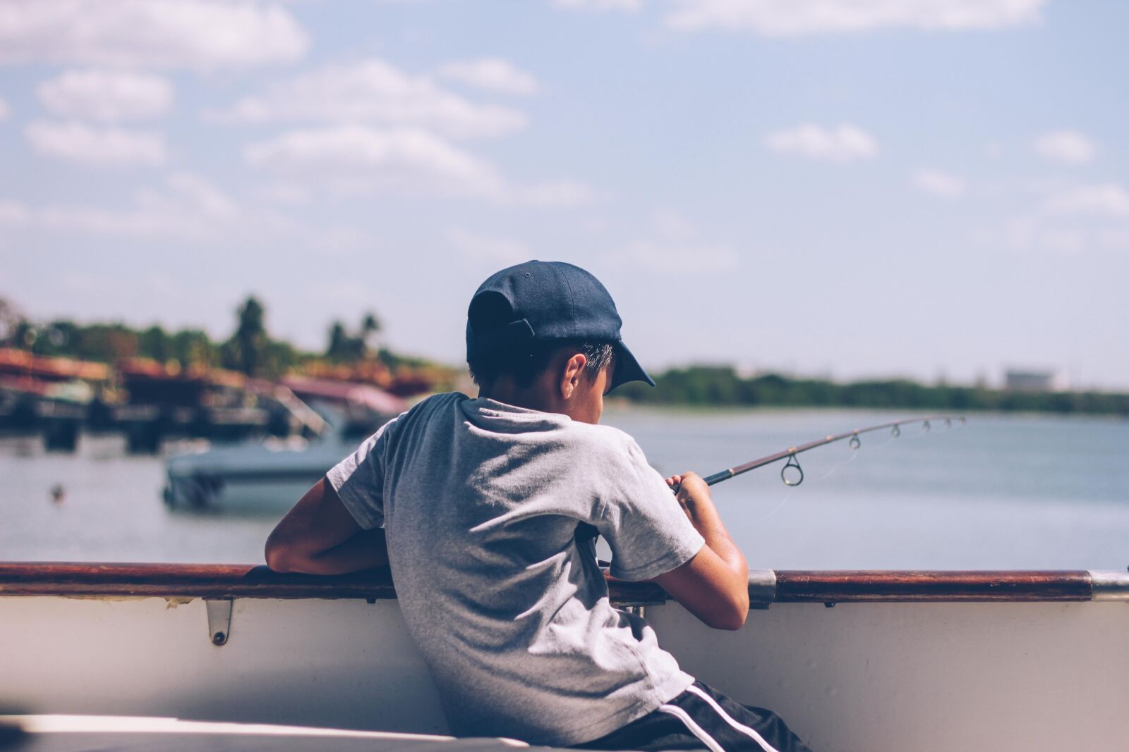 Canon EOS 60D + Canon EF 50mm F1.8 II sample photo. Blur, boat, boy, child photography