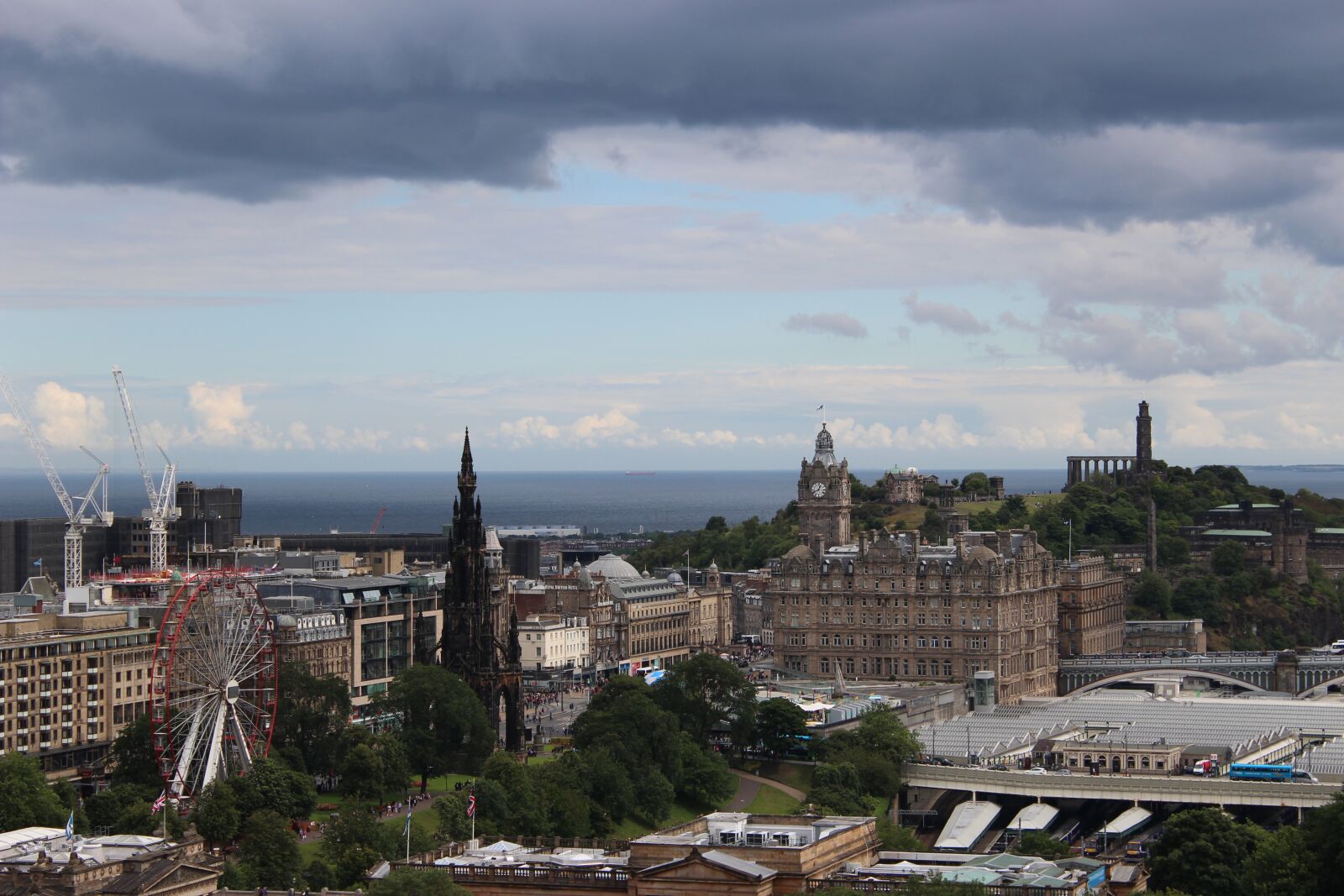 Canon EOS 100D (EOS Rebel SL1 / EOS Kiss X7) sample photo. Edinburgh, city, scotland photography