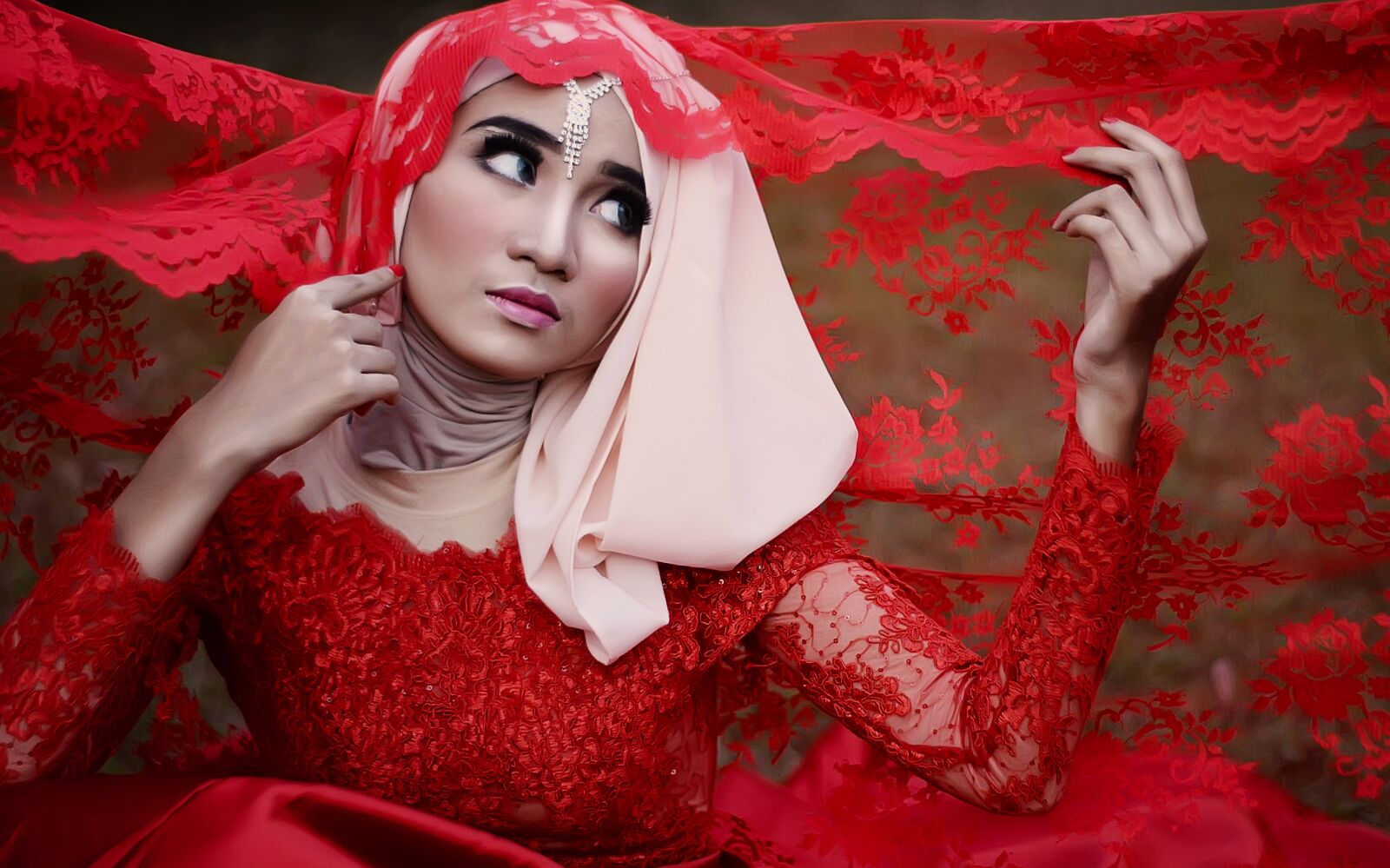 Nikon D5100 sample photo. Indonesian, red, women photography