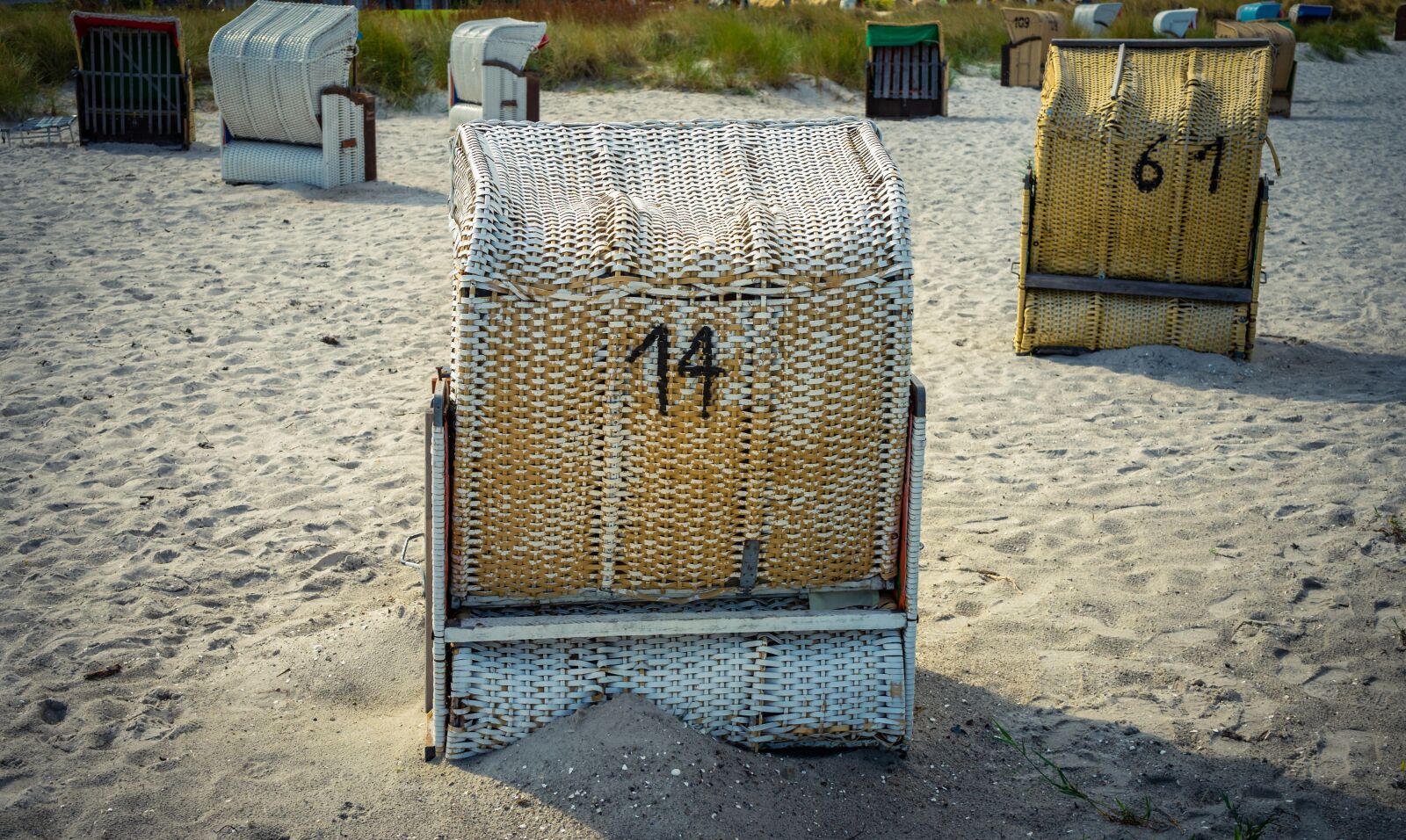 Sony a7 II + Sony FE 28-70mm F3.5-5.6 OSS sample photo. Beach chair, old, weathered photography