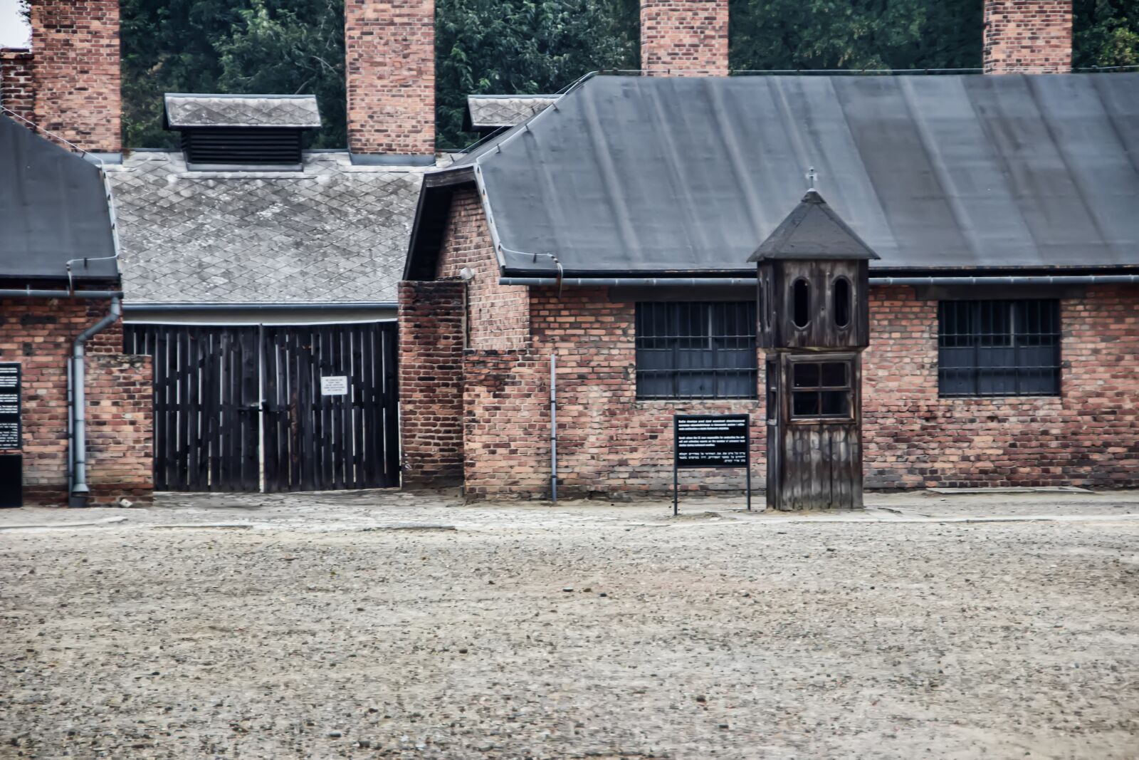 Canon EOS 600D (Rebel EOS T3i / EOS Kiss X5) sample photo. Auschwitz i, auschwitz, poland photography