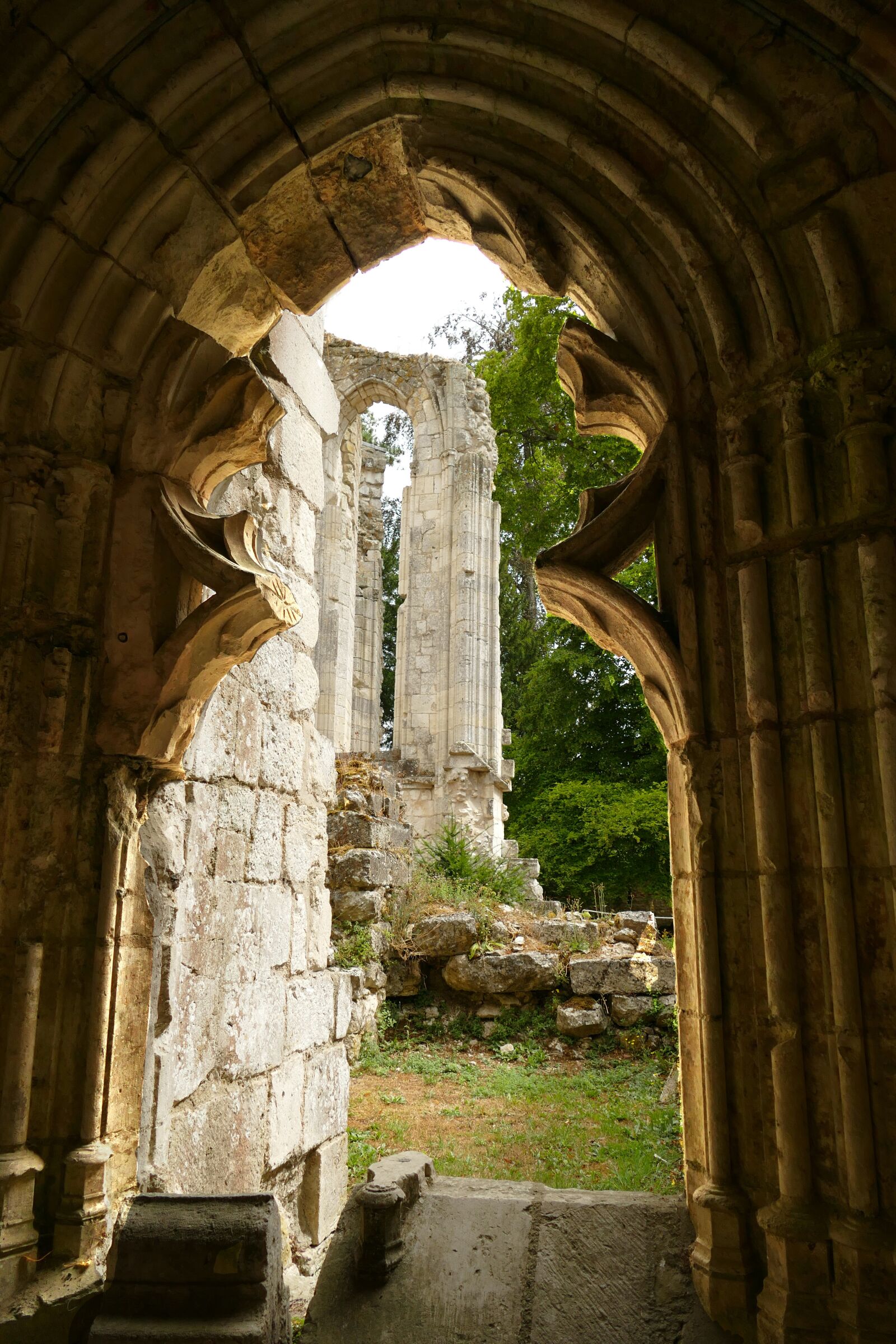 Panasonic Lumix DMC-FZ1000 sample photo. Ruin, window, by look photography