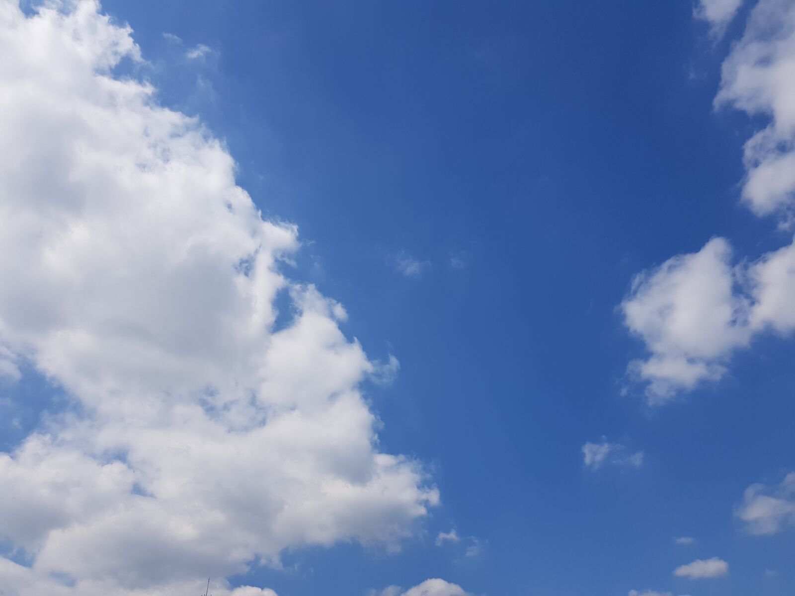 Samsung Galaxy S8+ sample photo. Sky, clouds, blue photography