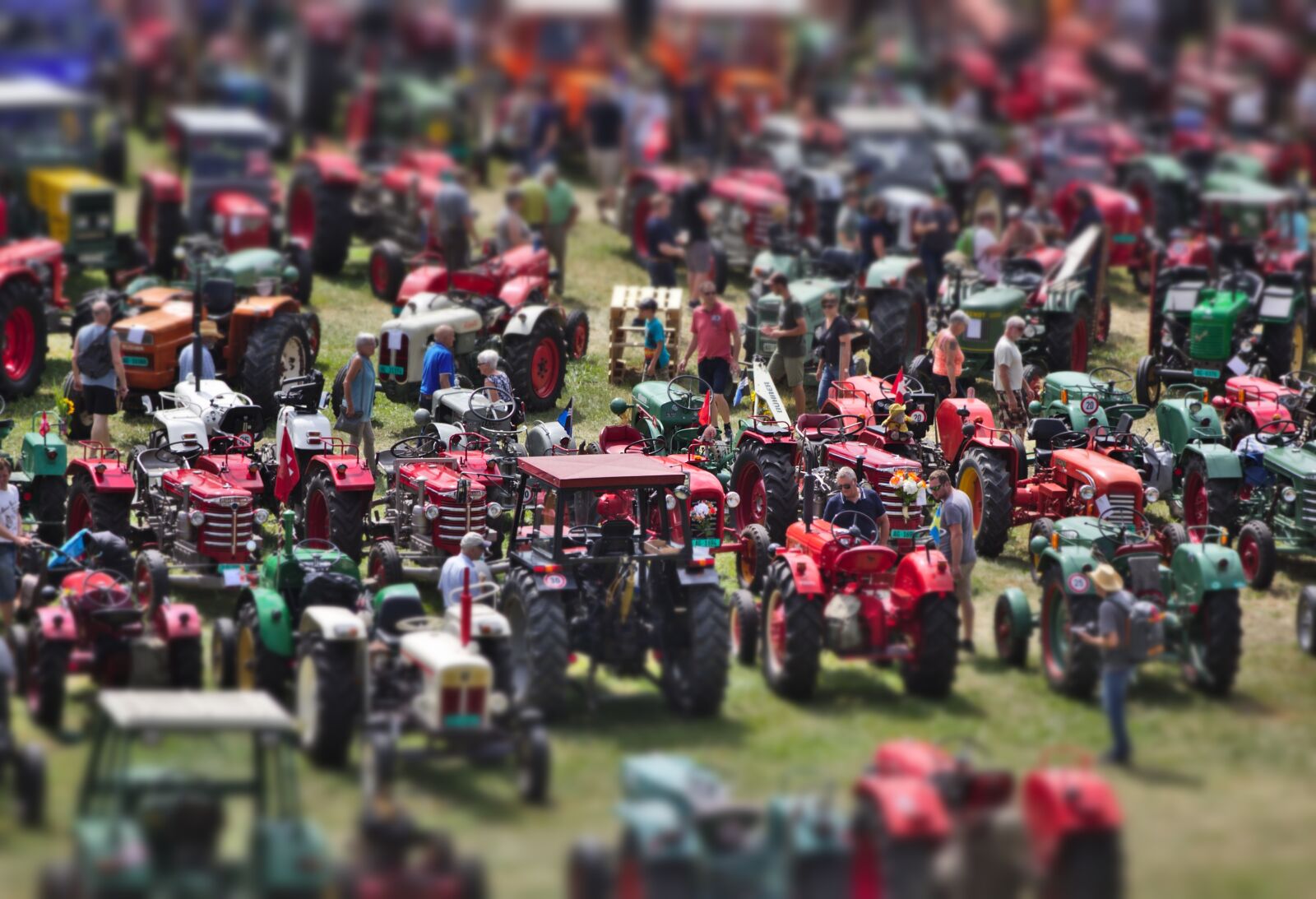 Canon EOS 6D sample photo. Tractor, exhibition, oldtimer photography