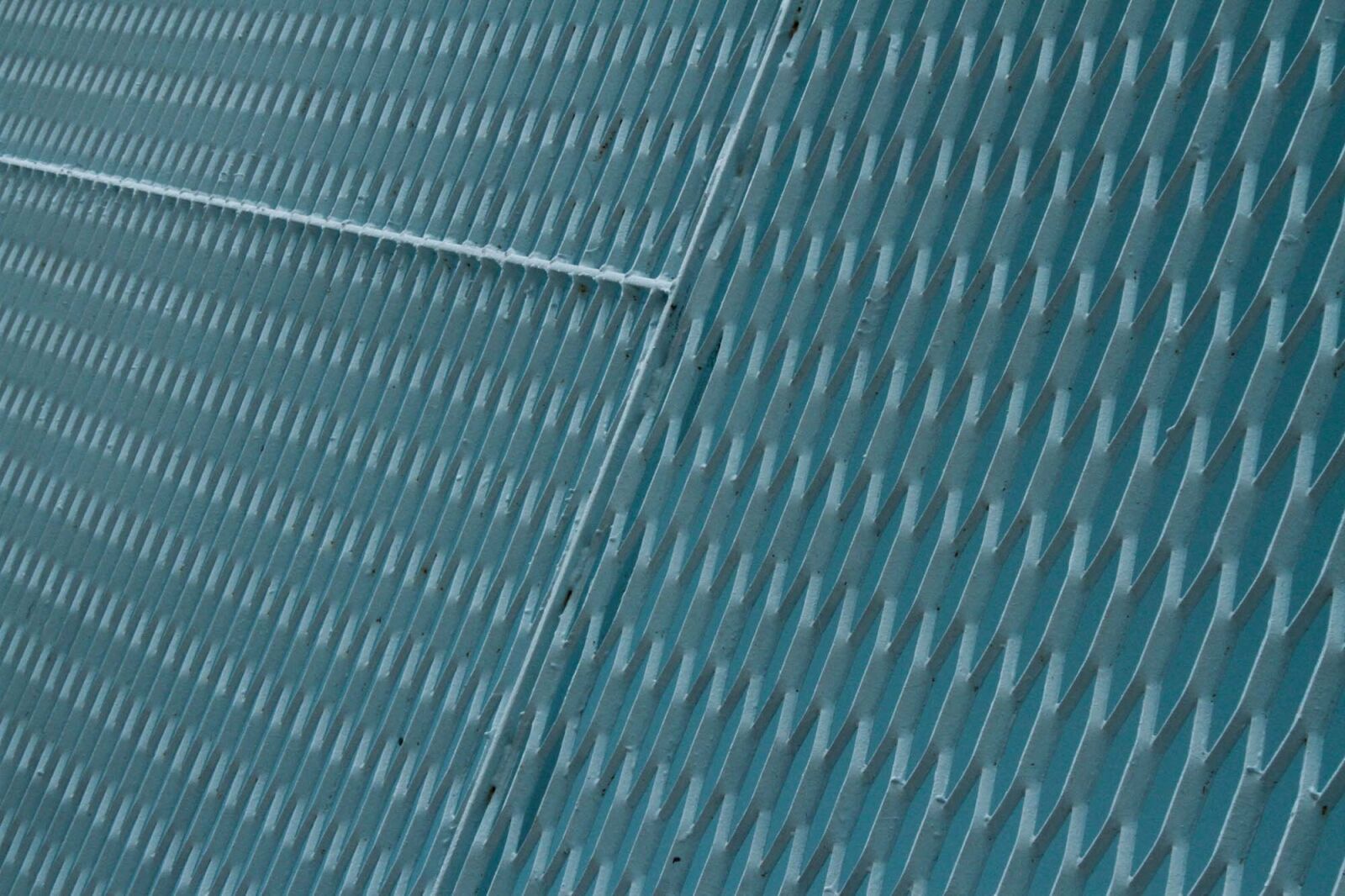 Canon EOS 7D sample photo. Fence, blue, links photography