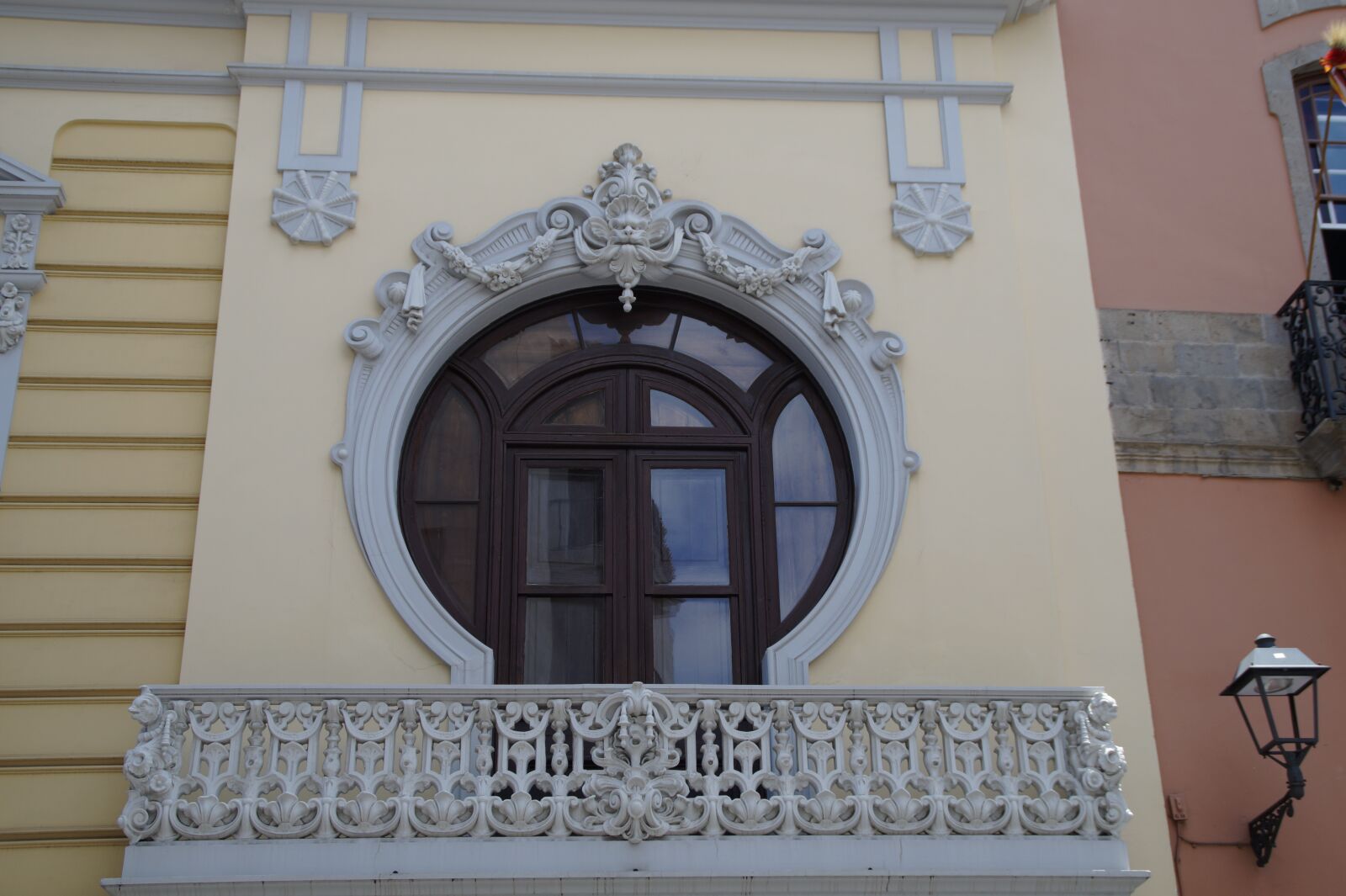 Sony SLT-A58 sample photo. Window, balcony, baroque photography