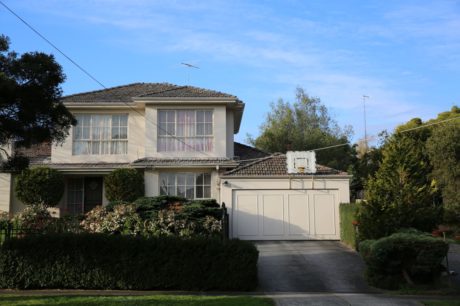 Canon EF 24-70mm F2.8L II USM sample photo. House, street, suburb photography