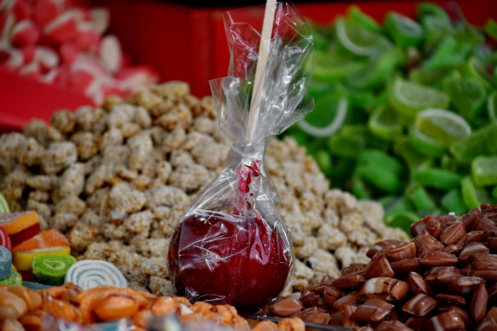 Nikon D5500 sample photo. Apple, candy, caramel, confectionery photography
