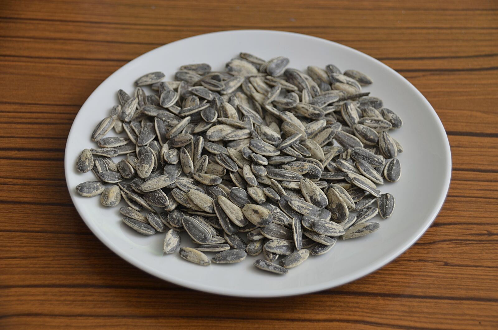 Nikon D5100 sample photo. Sunflower seeds, roasted seeds photography
