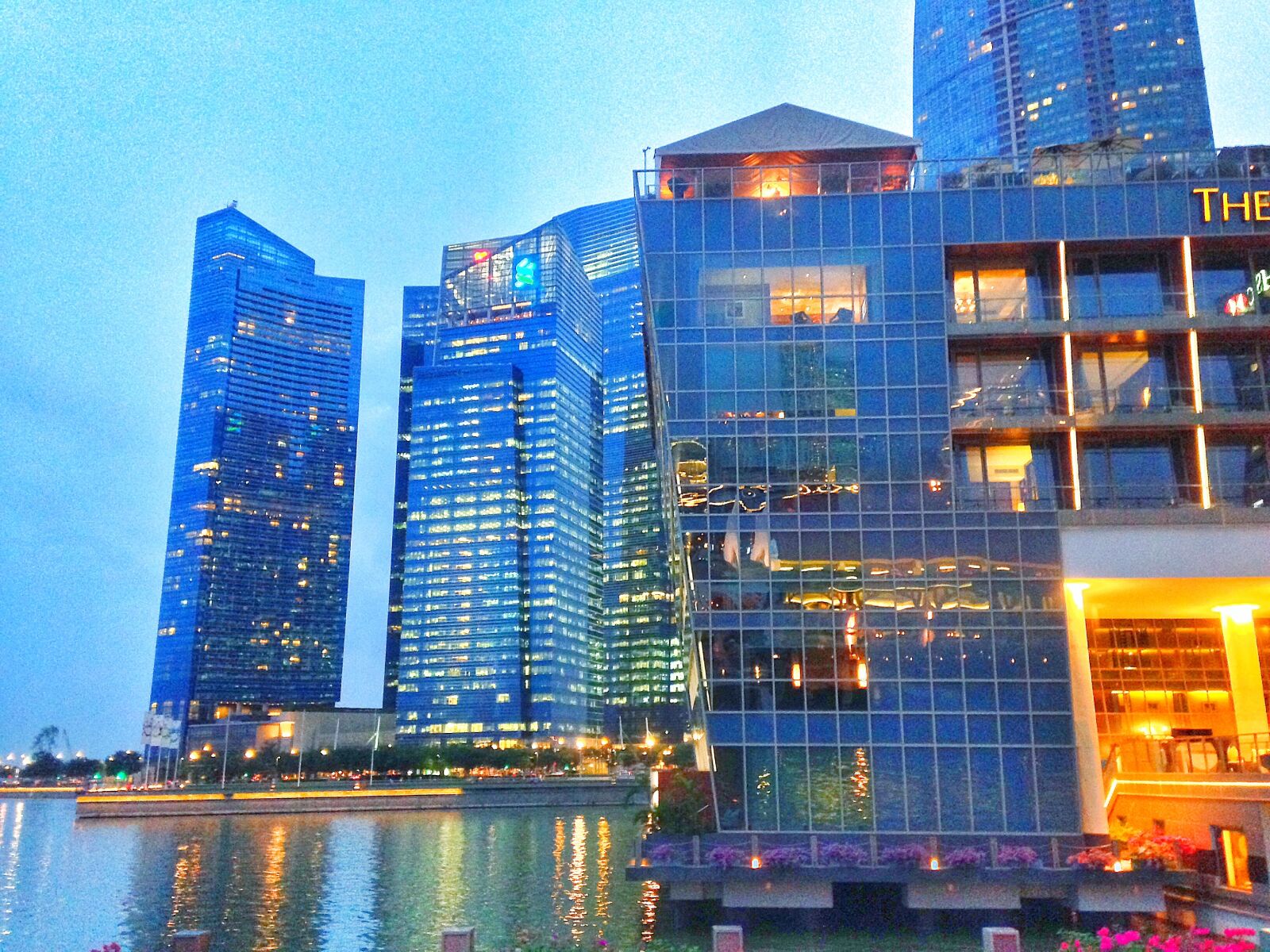 iPhone 5 back camera 4.12mm f/2.4 sample photo. Singapore, buildings, travel photography