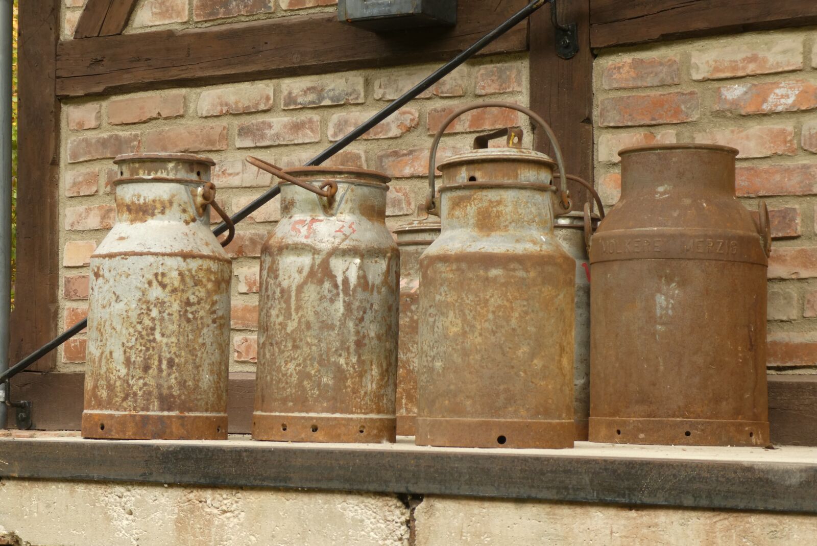 Panasonic Lumix DC-ZS70 (Lumix DC-TZ90) sample photo. Churns, museum, antique photography