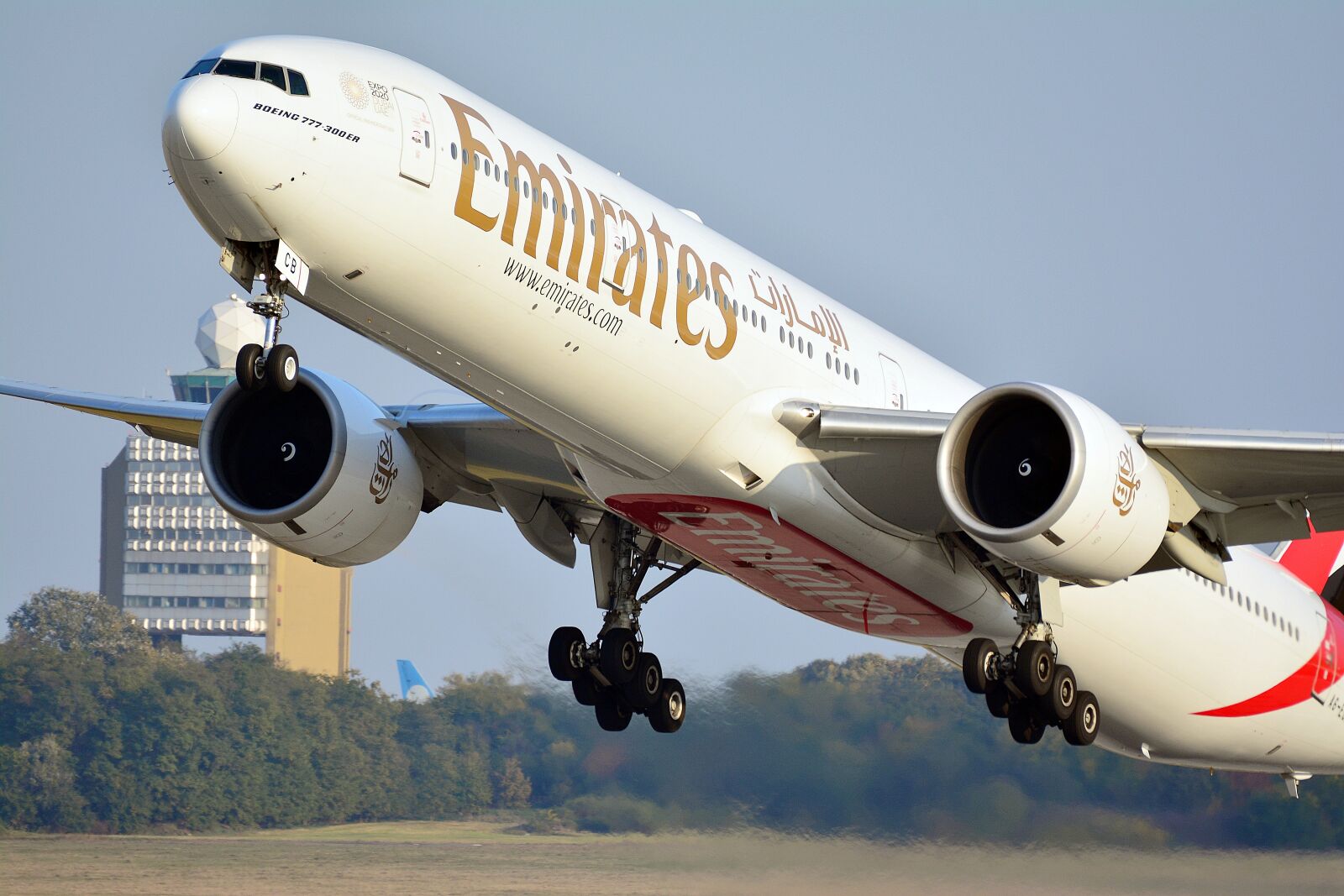 Nikon D5200 sample photo. Flight, aircraft, boeing 777 photography