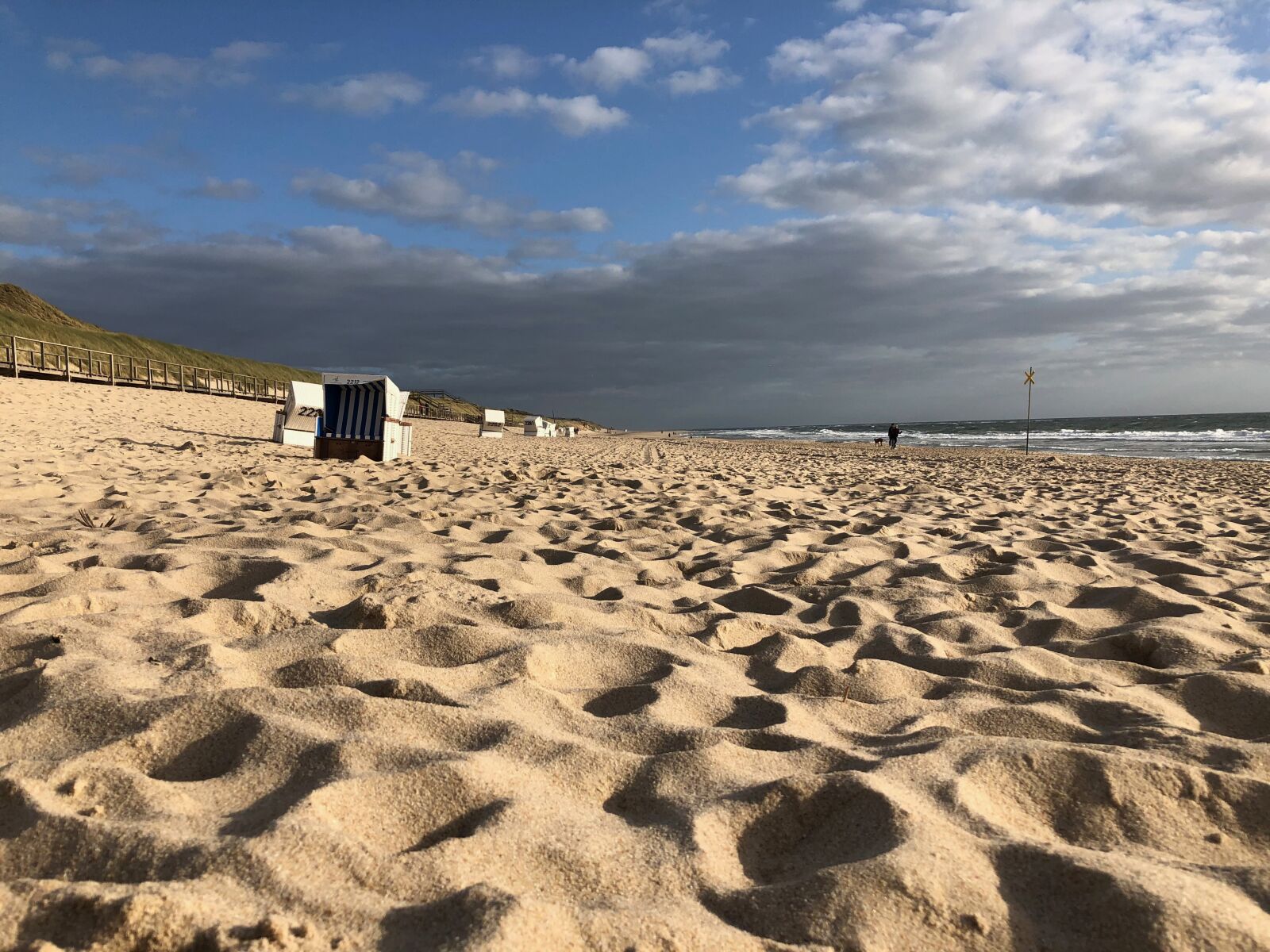 iPhone X back dual camera 4mm f/1.8 sample photo. Beach, sand, sky photography