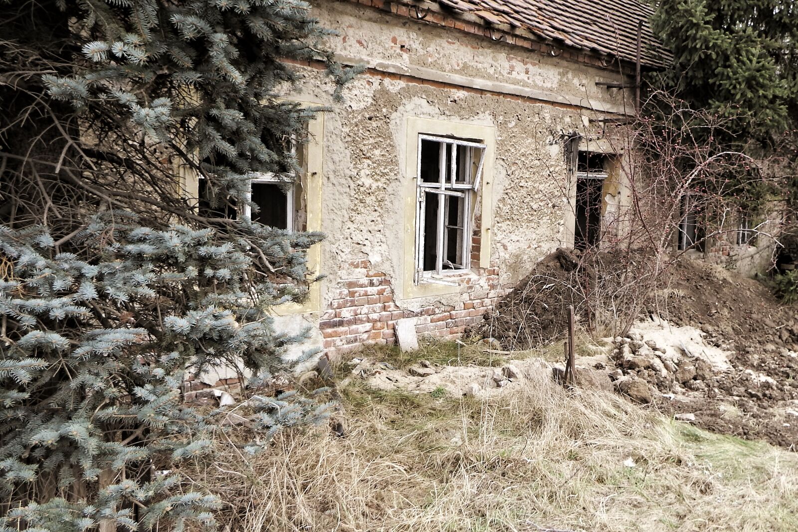 Fujifilm FinePix SL1000 sample photo. Lost places, house, old photography