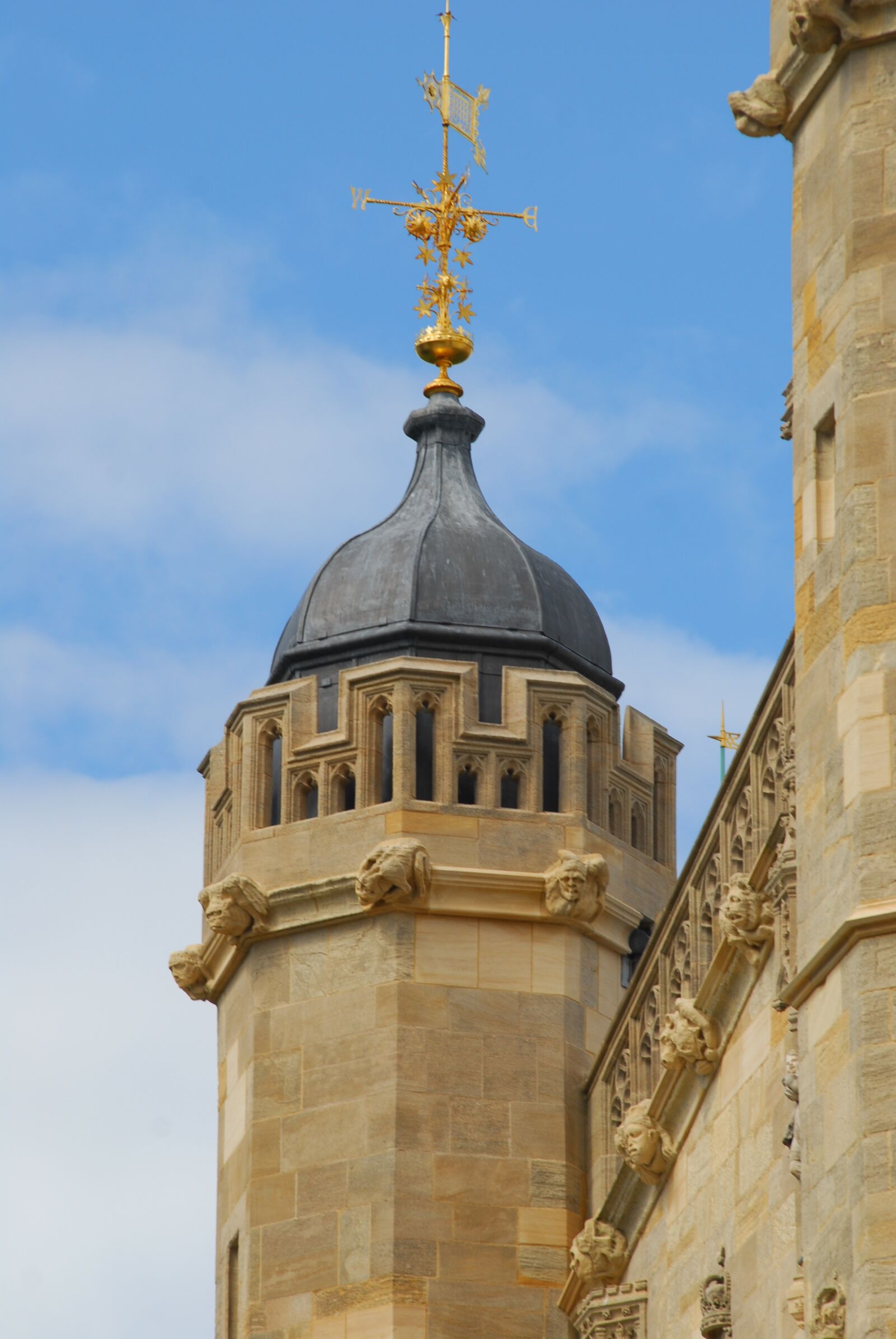Nikon D200 sample photo. Windsor castle, lamp, crown photography