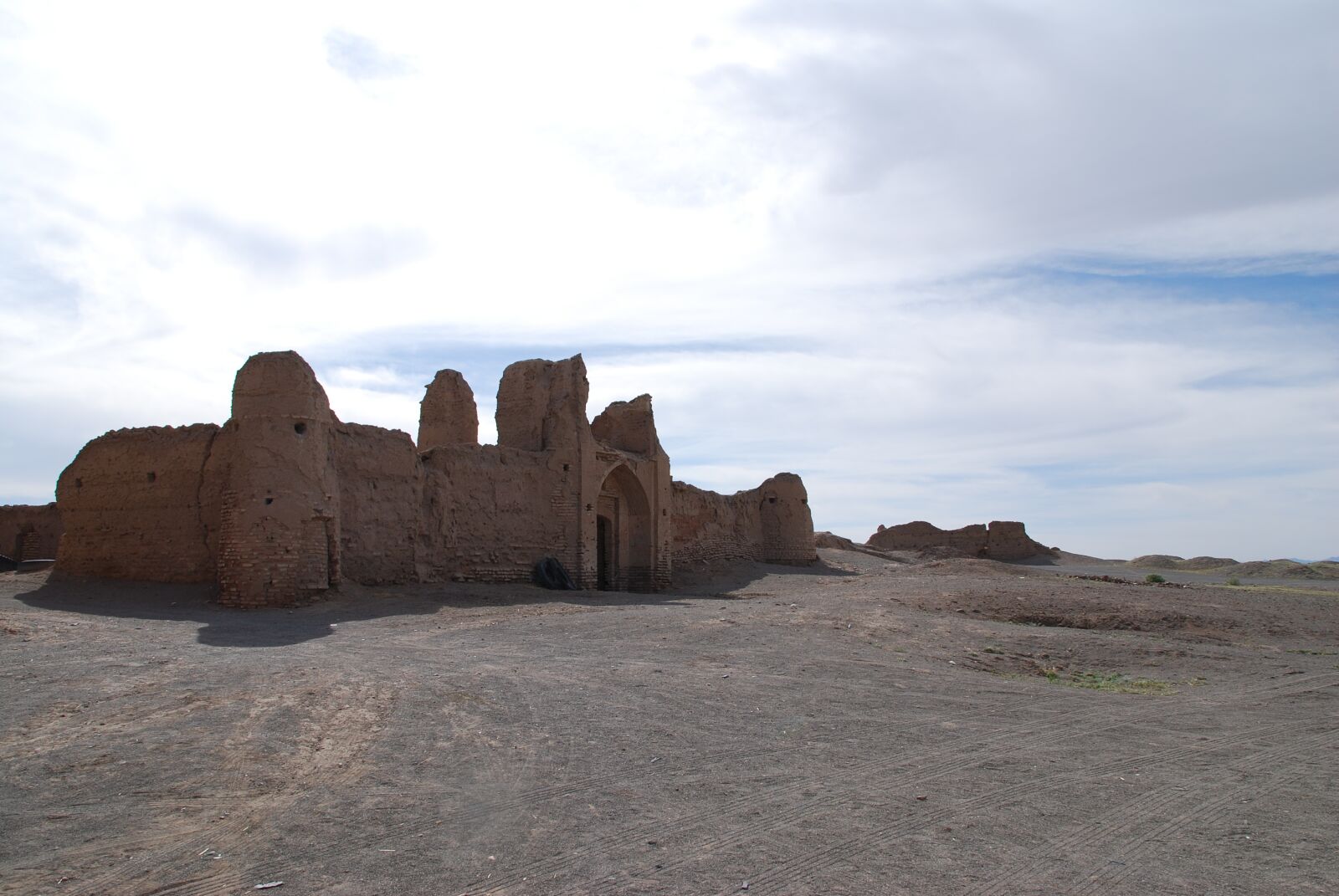 Nikon D80 sample photo. Iran, desert, caravanserai photography