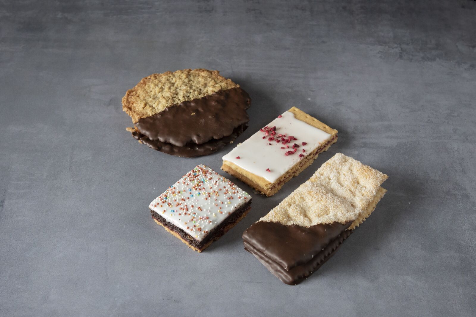 Canon EOS 7D Mark II sample photo. Cakes, slices, delicious photography
