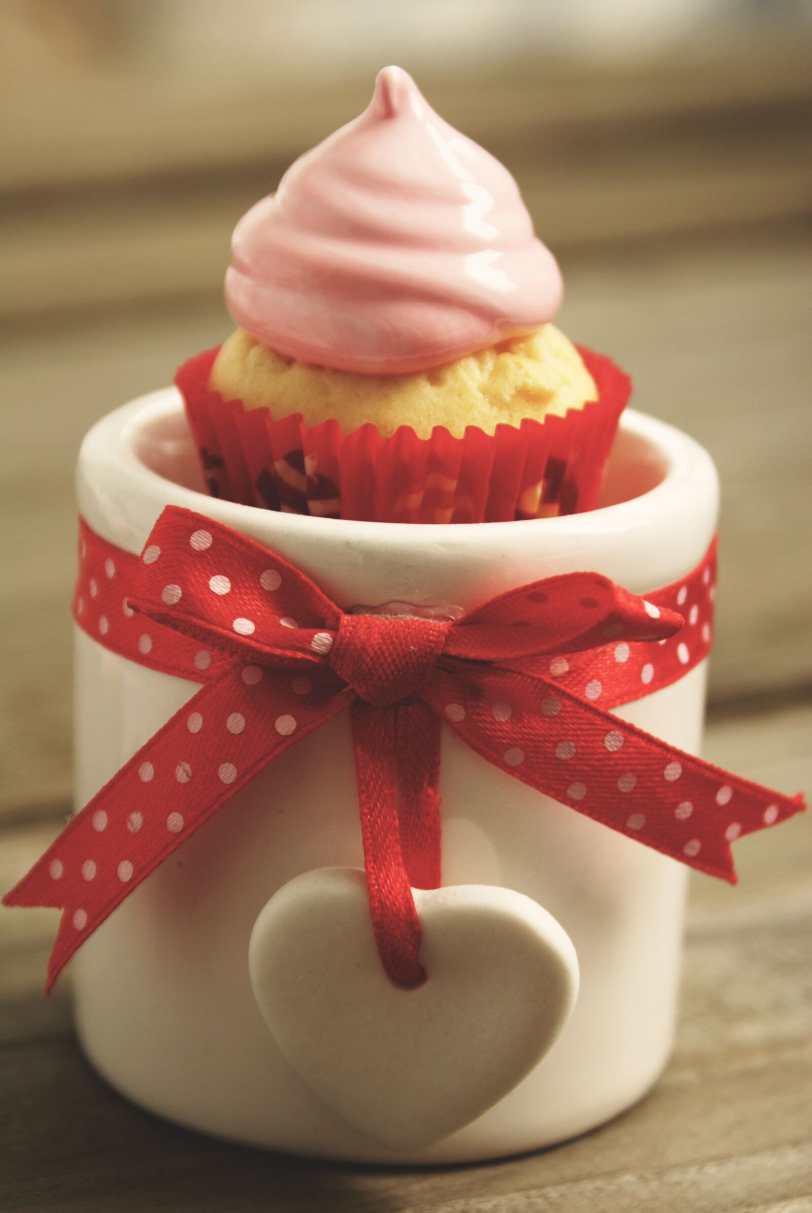 Sony Alpha DSLR-A100 sample photo. Mini cupcake, cupcake, moody photography