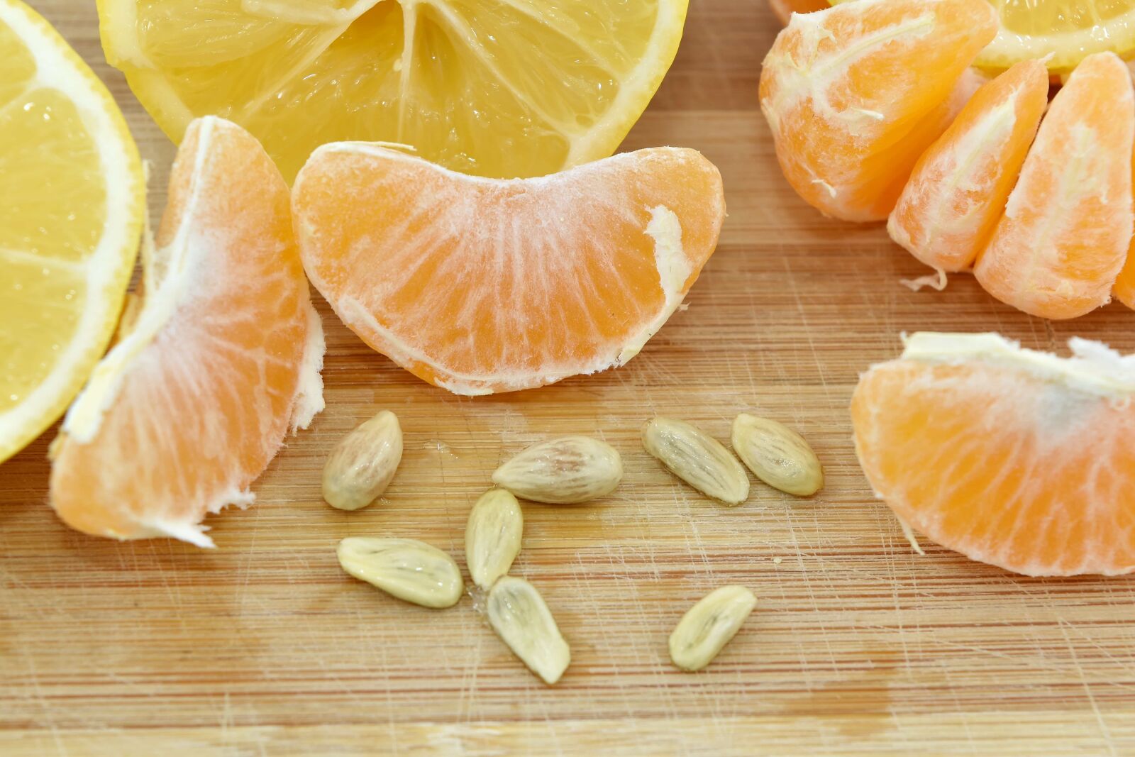 Nikon D5500 sample photo. Lemon, seed, slices, tangerine photography