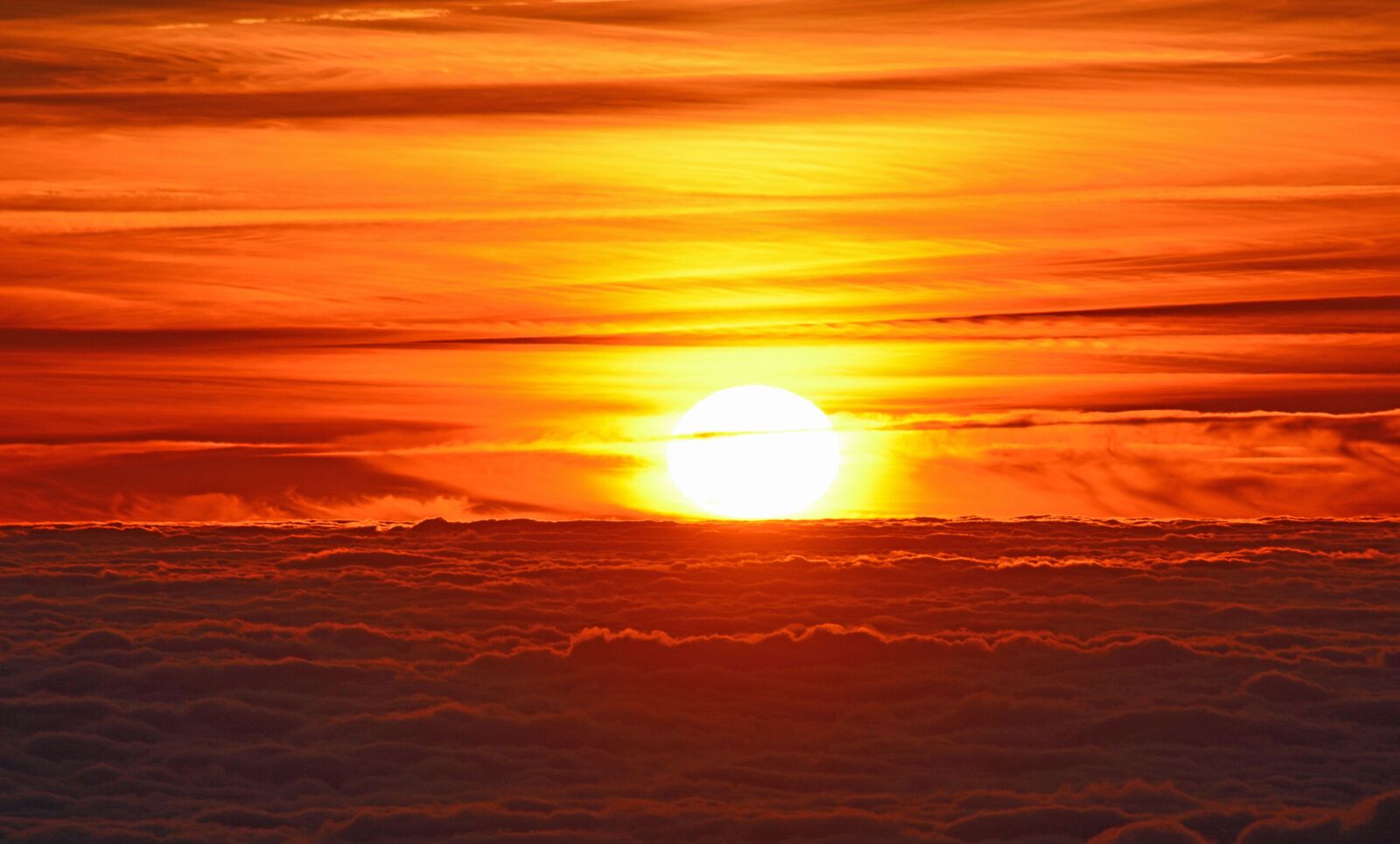 Nikon D5200 sample photo. Sunset, sunlight, clouds photography