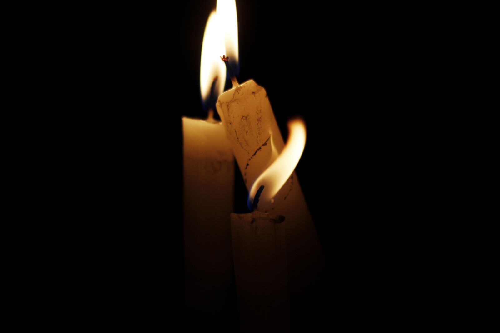 Canon EOS 600D (Rebel EOS T3i / EOS Kiss X5) + Canon EF 50mm F1.8 II sample photo. Candle, fire, calls photography