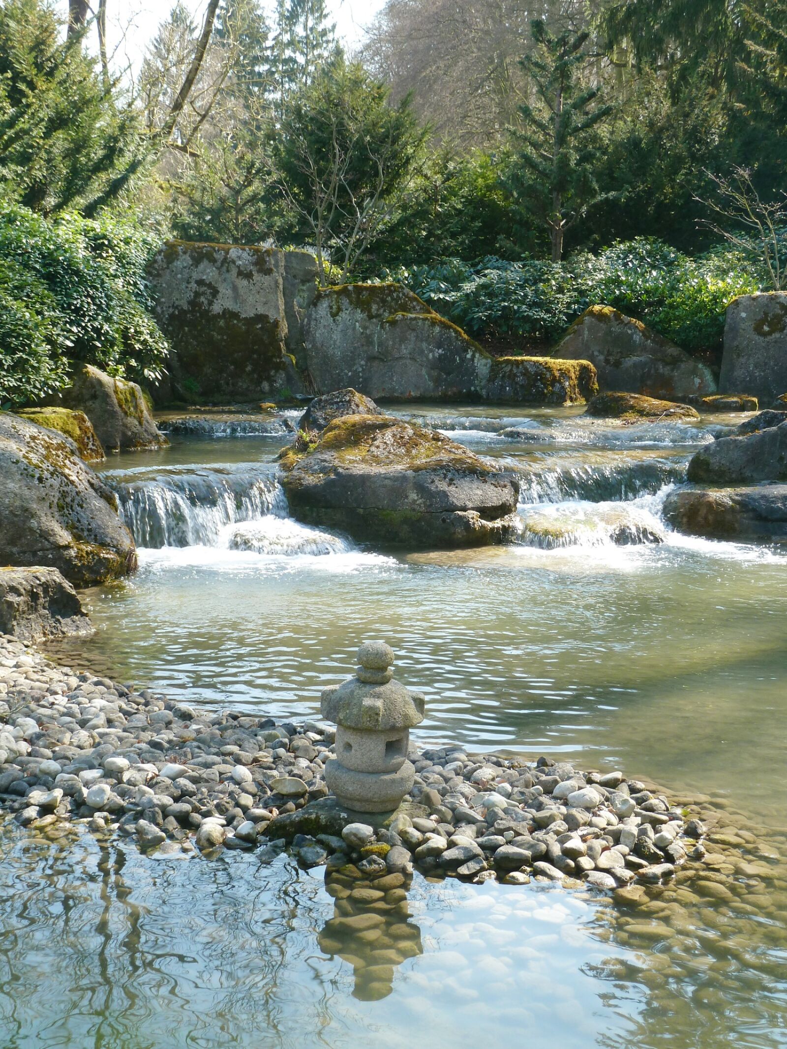 Panasonic Lumix DMC-ZS5 (Lumix DMC-TZ8) sample photo. Water, stones, japan garden photography