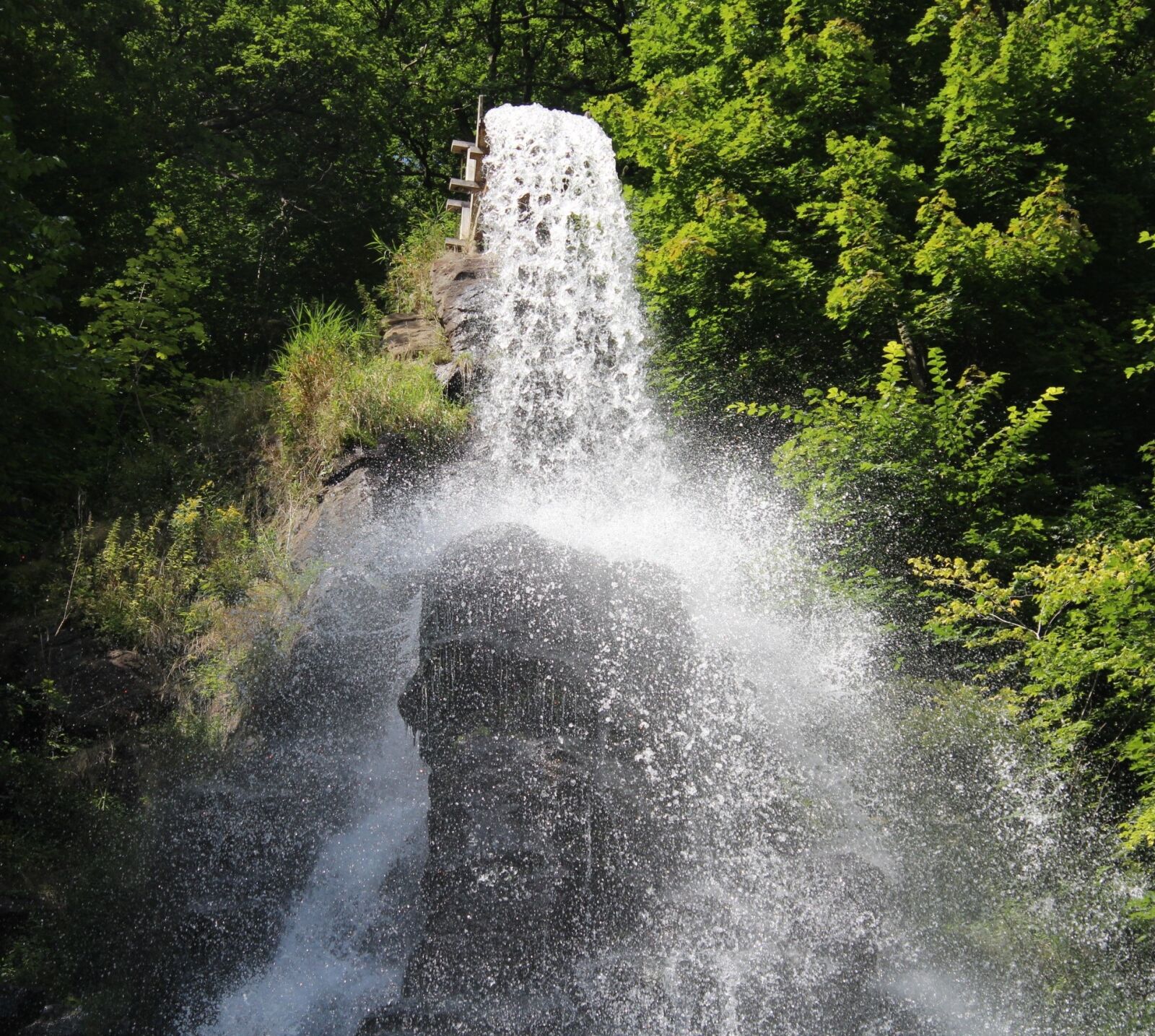 Canon EOS 1200D (EOS Rebel T5 / EOS Kiss X70 / EOS Hi) sample photo. Waterfall, mountain, rock photography