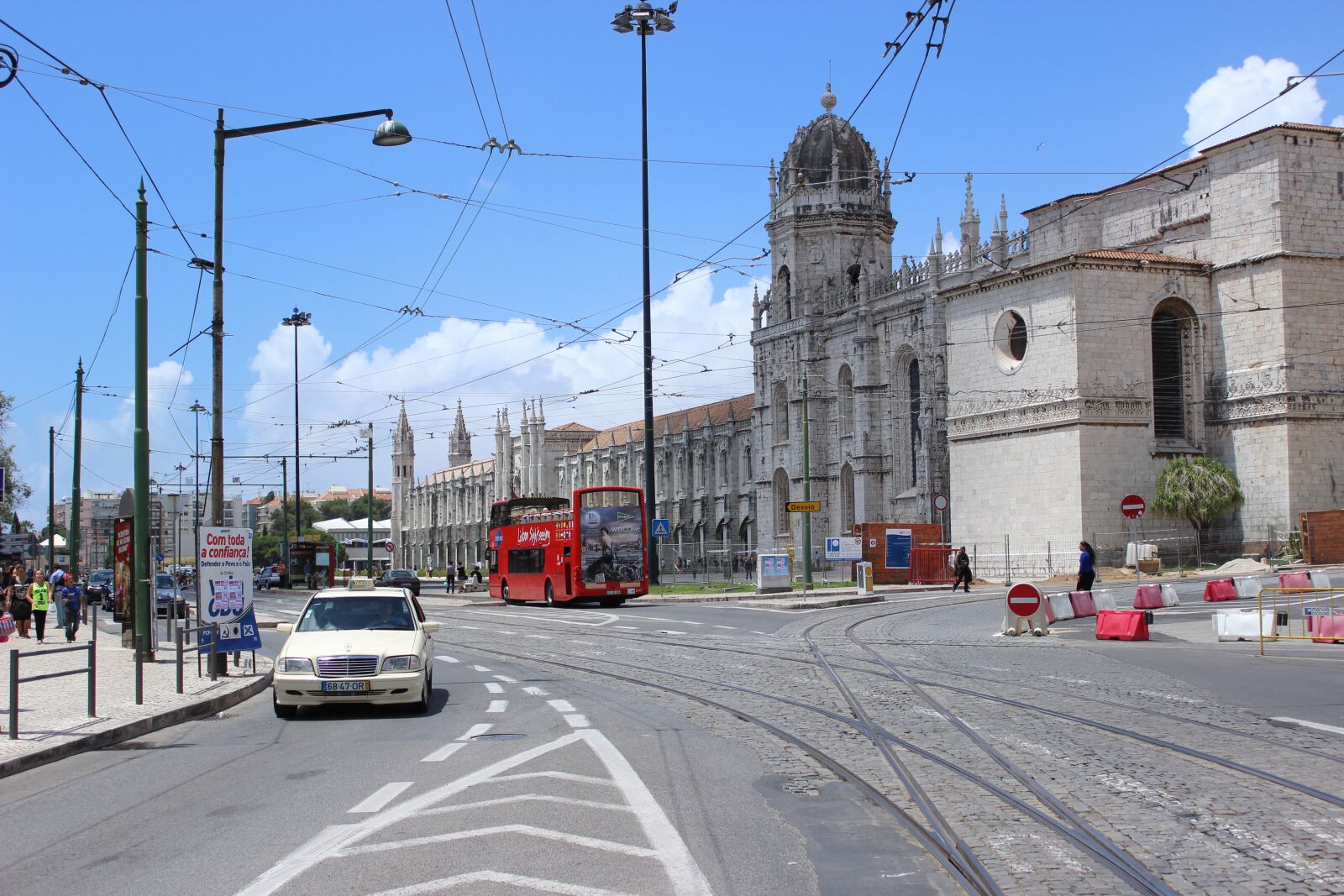 Canon EOS 600D (Rebel EOS T3i / EOS Kiss X5) sample photo. Lisbon, street, city photography