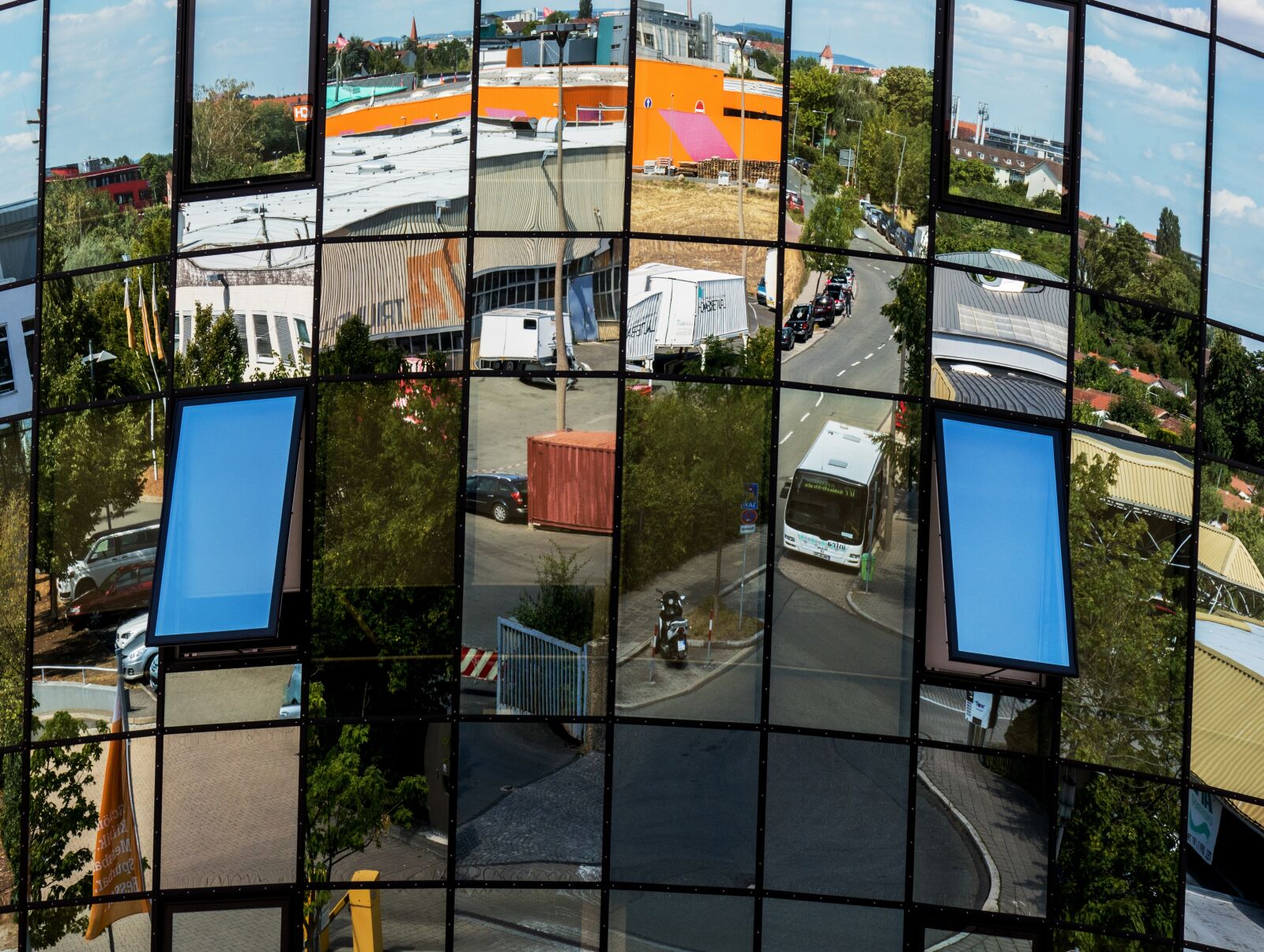 Panasonic Lumix DMC-FZ1000 sample photo. Architecture, glass facade, mirror photography