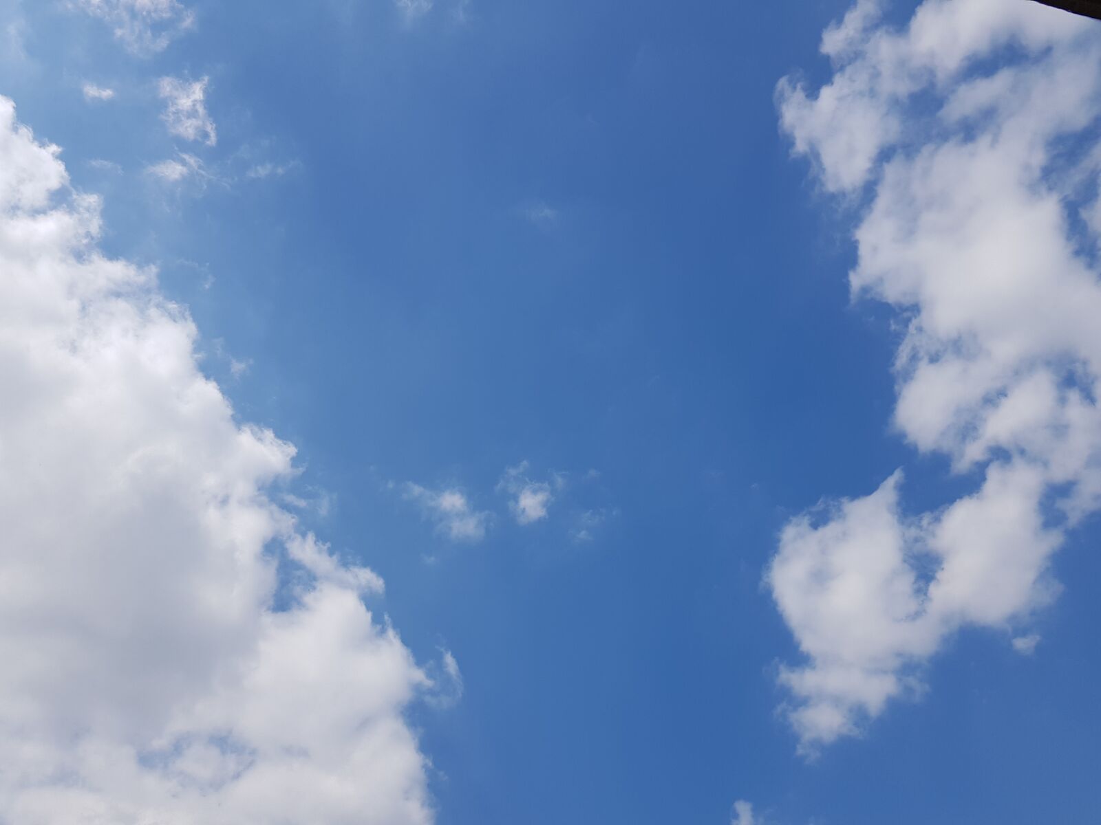 Samsung Galaxy S8+ sample photo. Sky, clouds, blue photography
