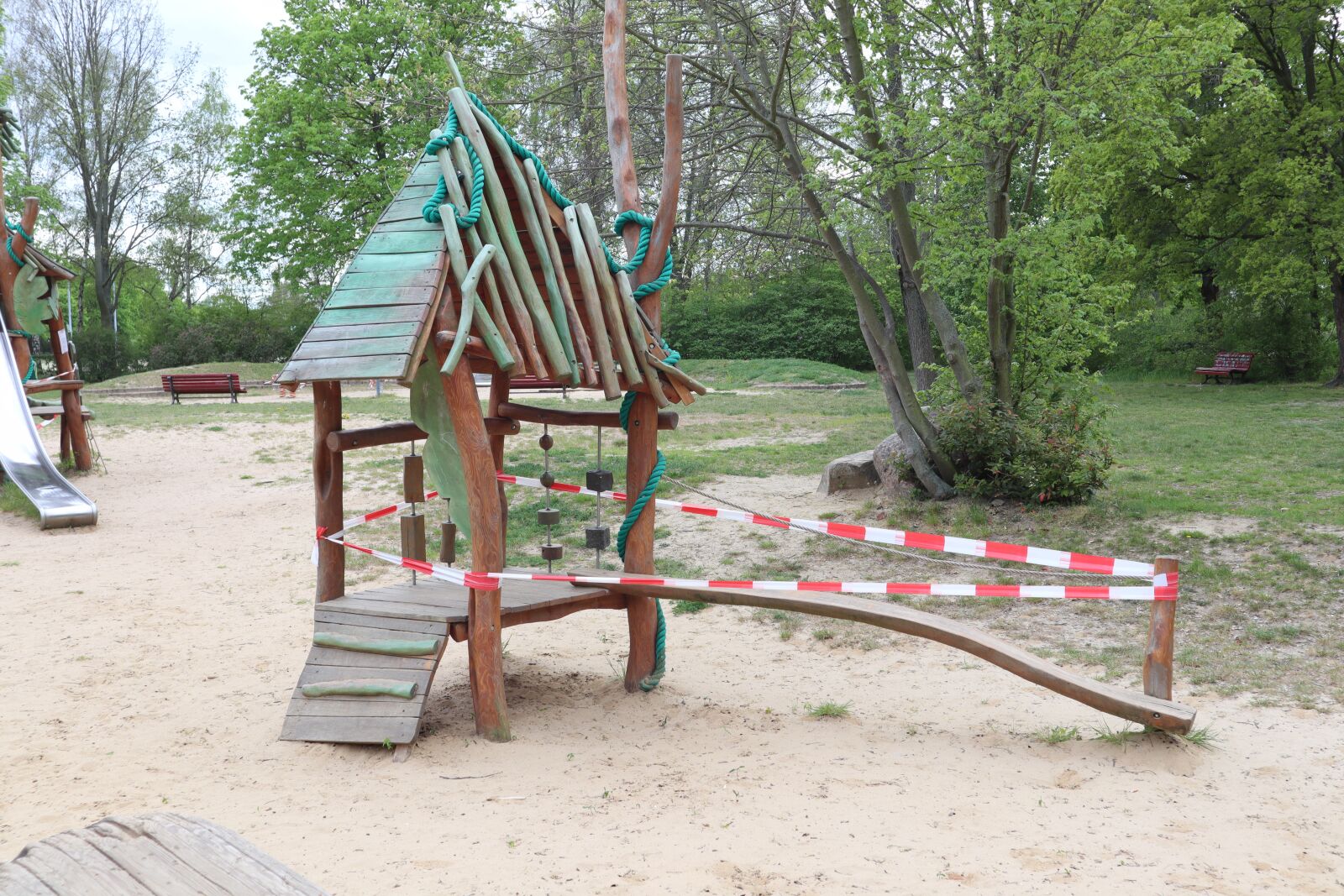 Canon EOS M50 (EOS Kiss M) sample photo. Playground, game device, kletterger photography