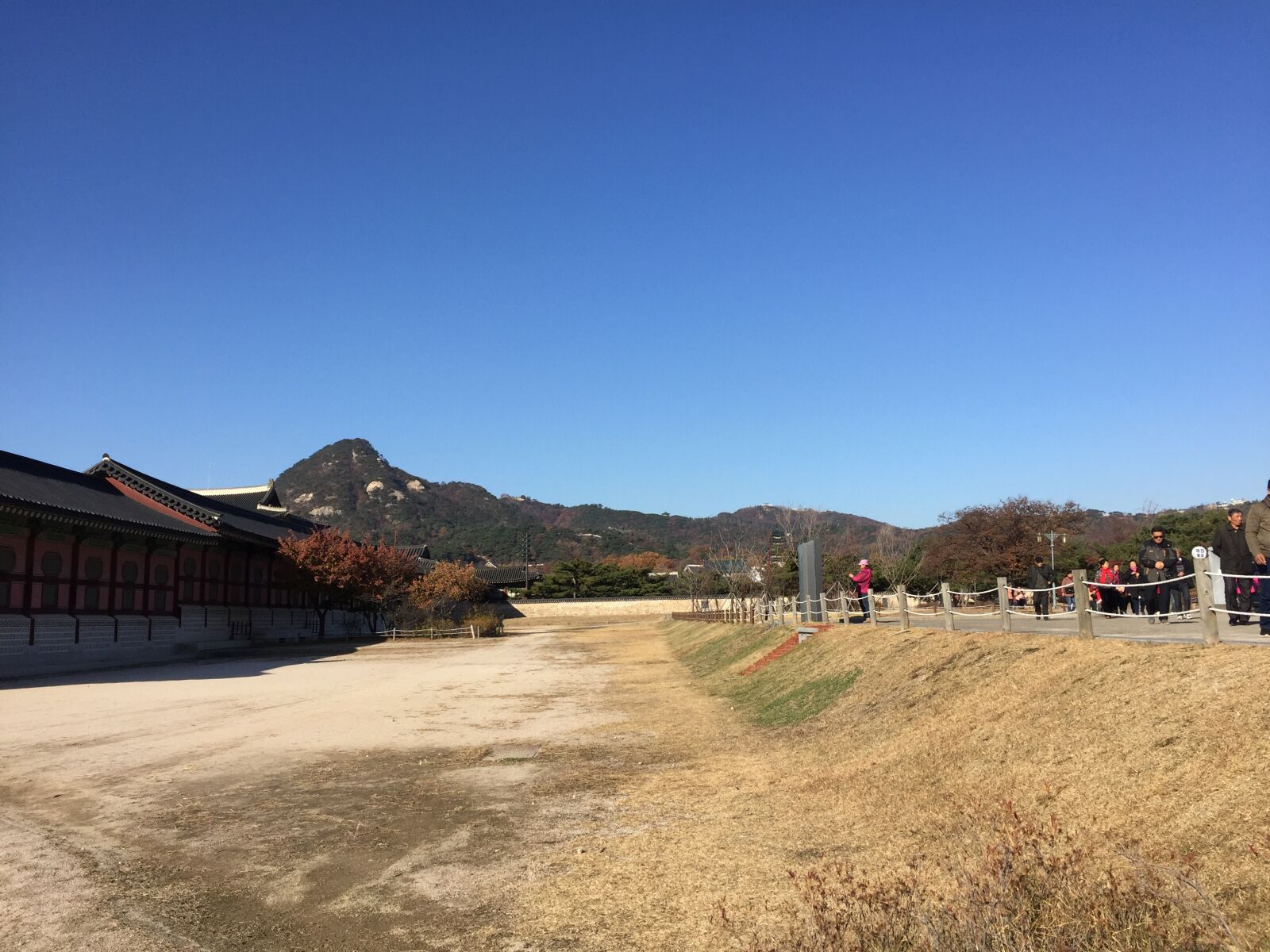iPhone 6 back camera 4.15mm f/2.2 sample photo. South korea, seoul, kpop photography